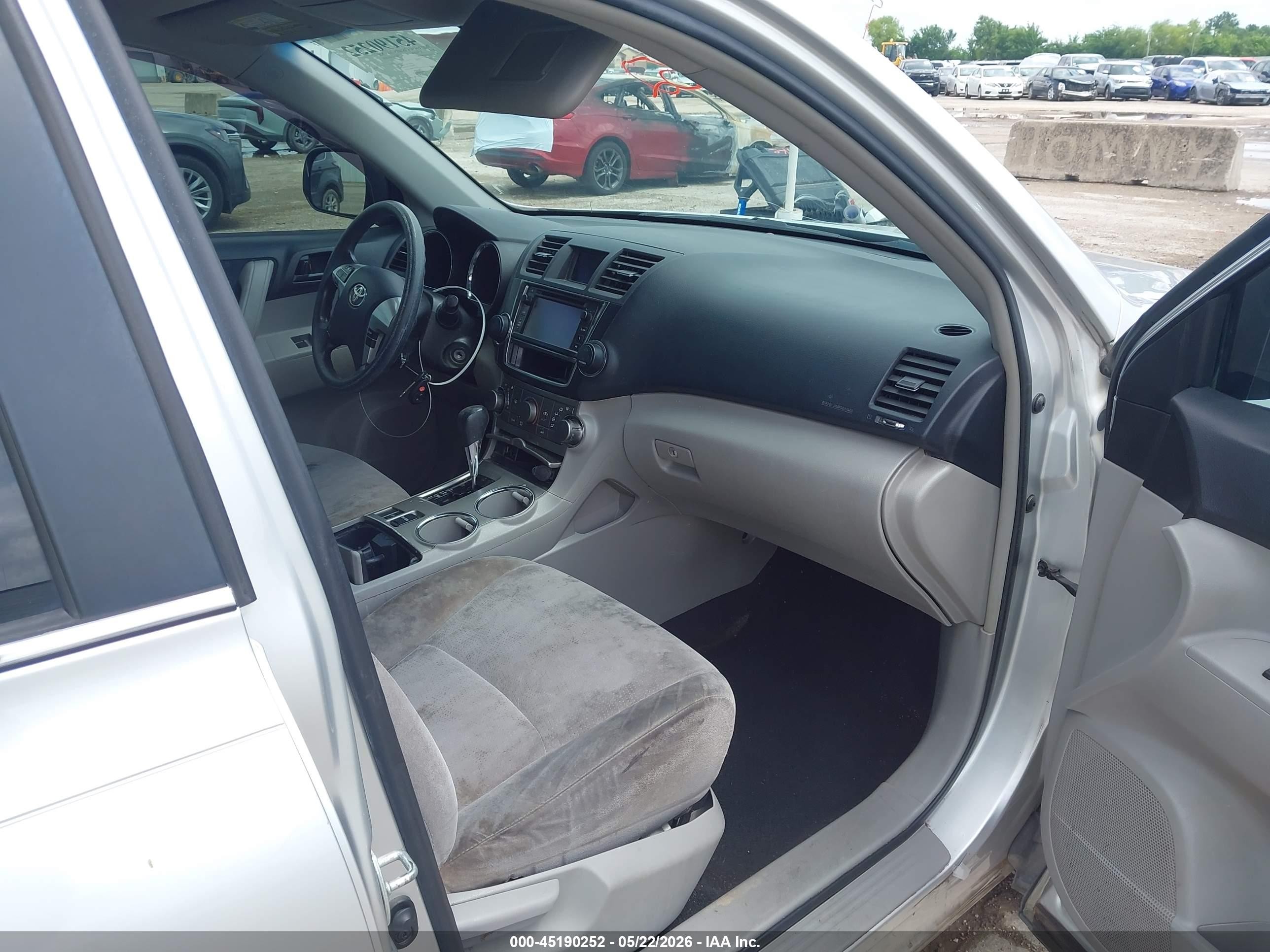 2013 Toyota Highlander Base V6 Silver vin: 5TDZK3EH8DS102831