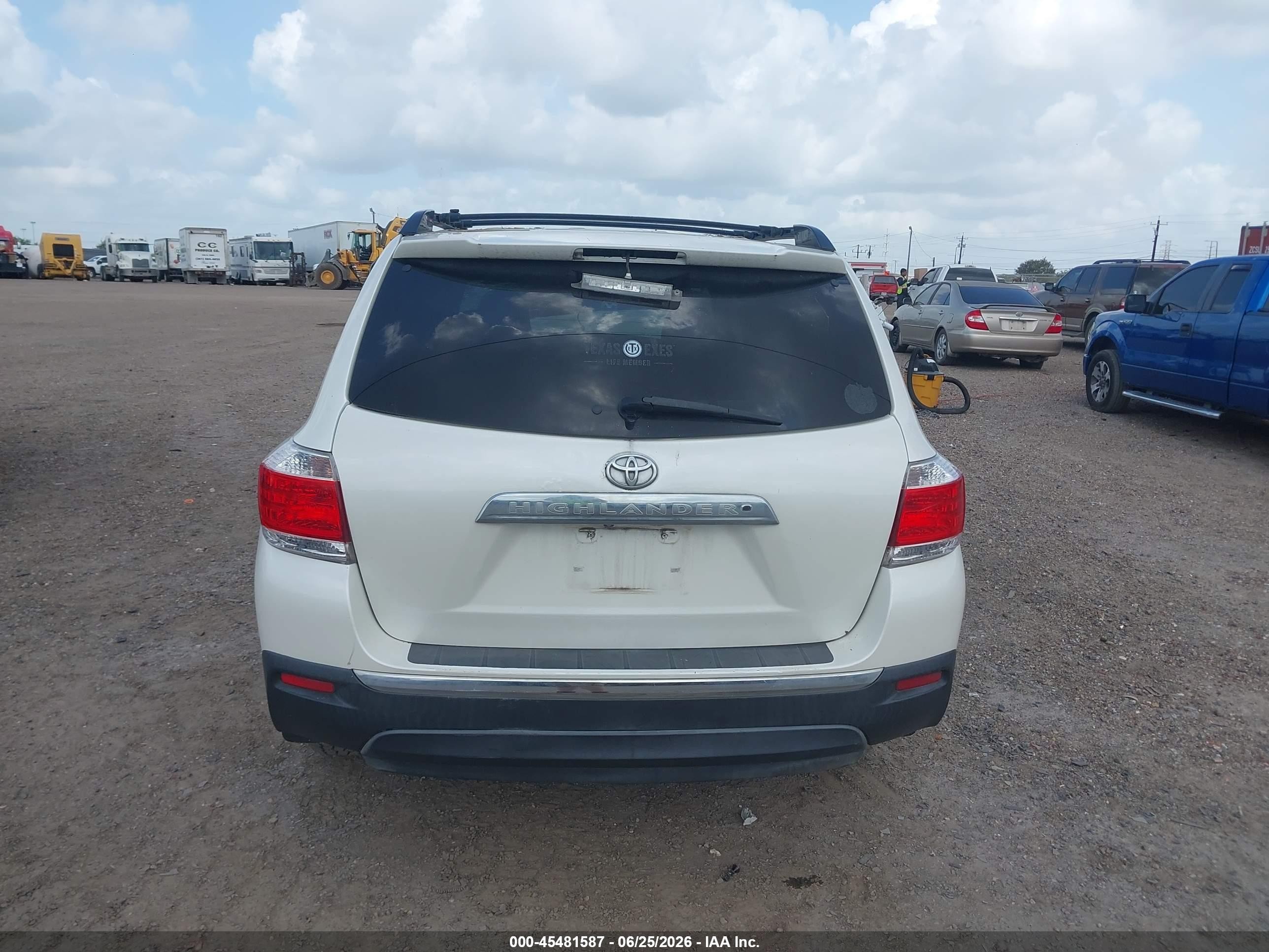 2013 Toyota Highlander Se V6 White vin: 5TDZK3EH8DS125980