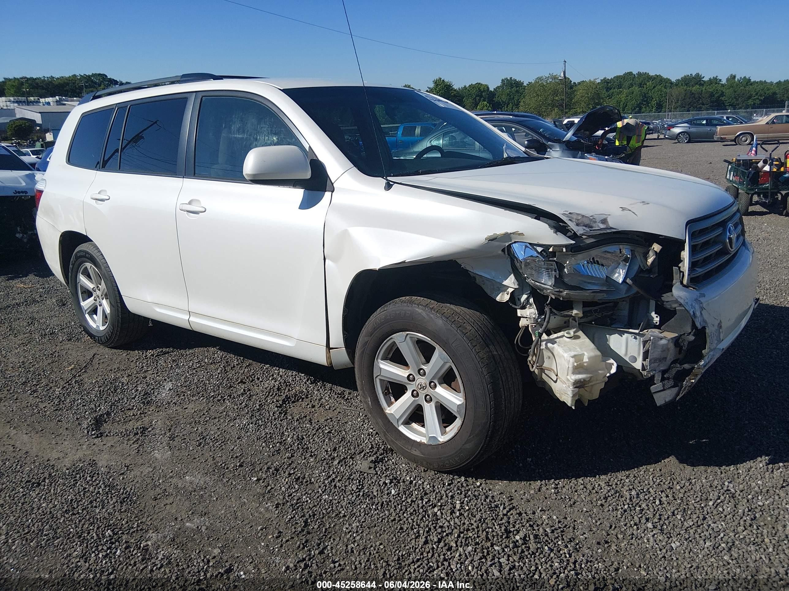 2010 Toyota Highlander Base V6 Белый vin: 5TDZK3EH9AS004550
