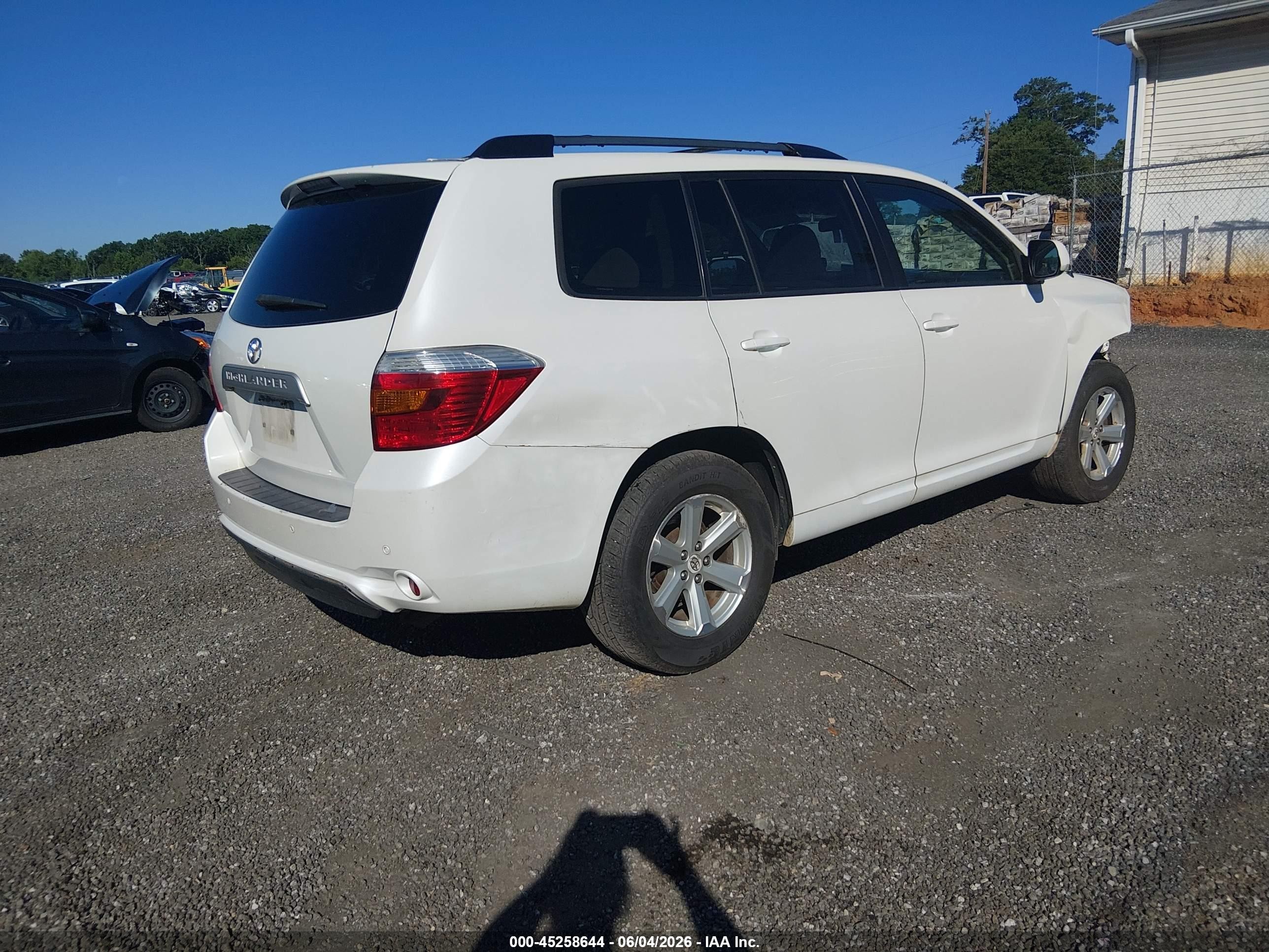 2010 Toyota Highlander Base V6 Белый vin: 5TDZK3EH9AS004550