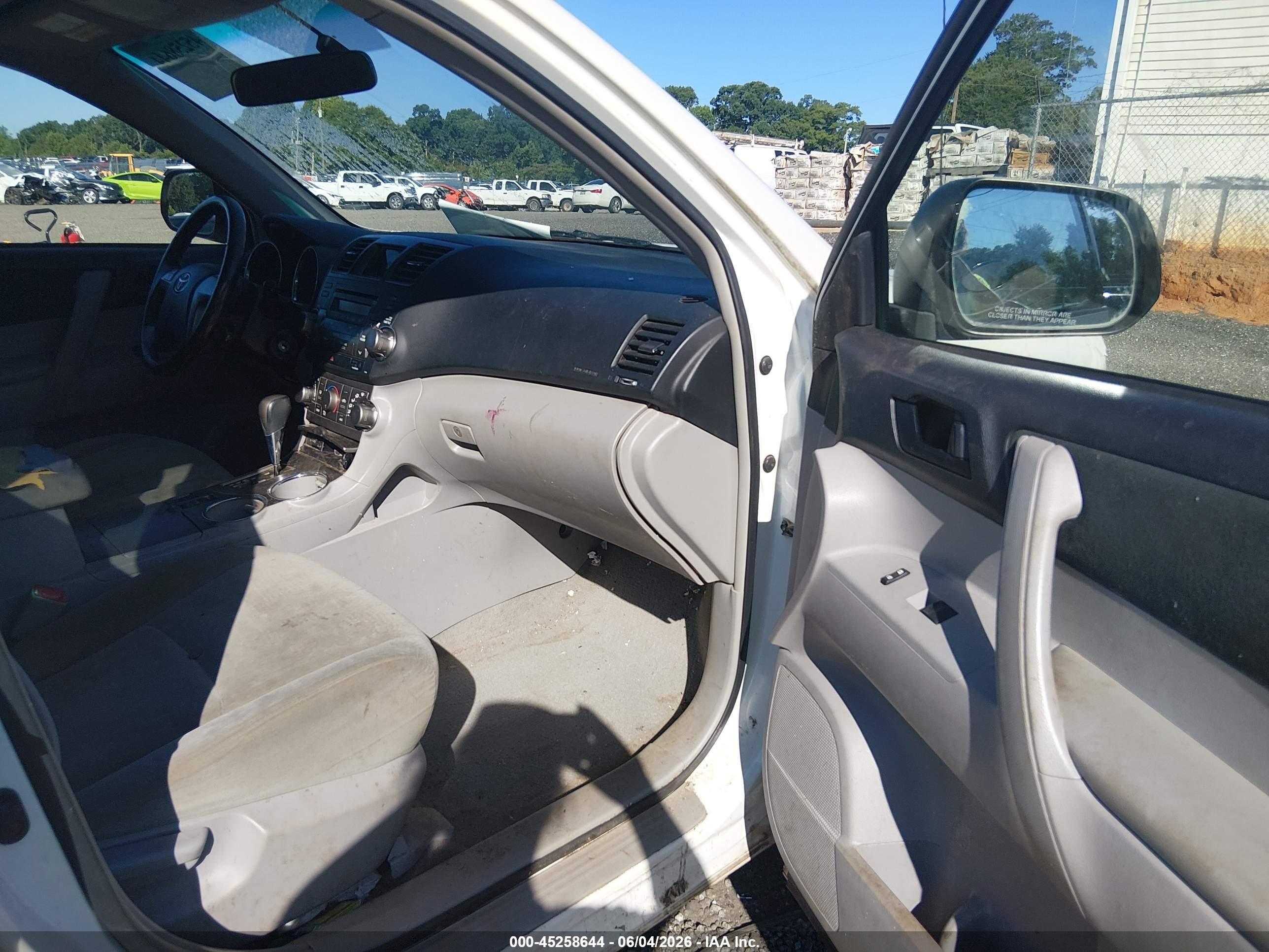 2010 Toyota Highlander Base V6 Белый vin: 5TDZK3EH9AS004550