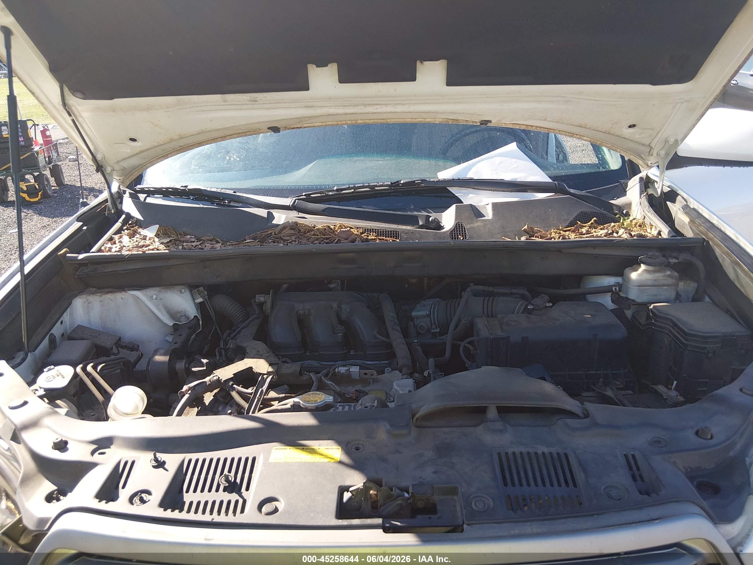 2010 Toyota Highlander Base V6 Белый vin: 5TDZK3EH9AS004550