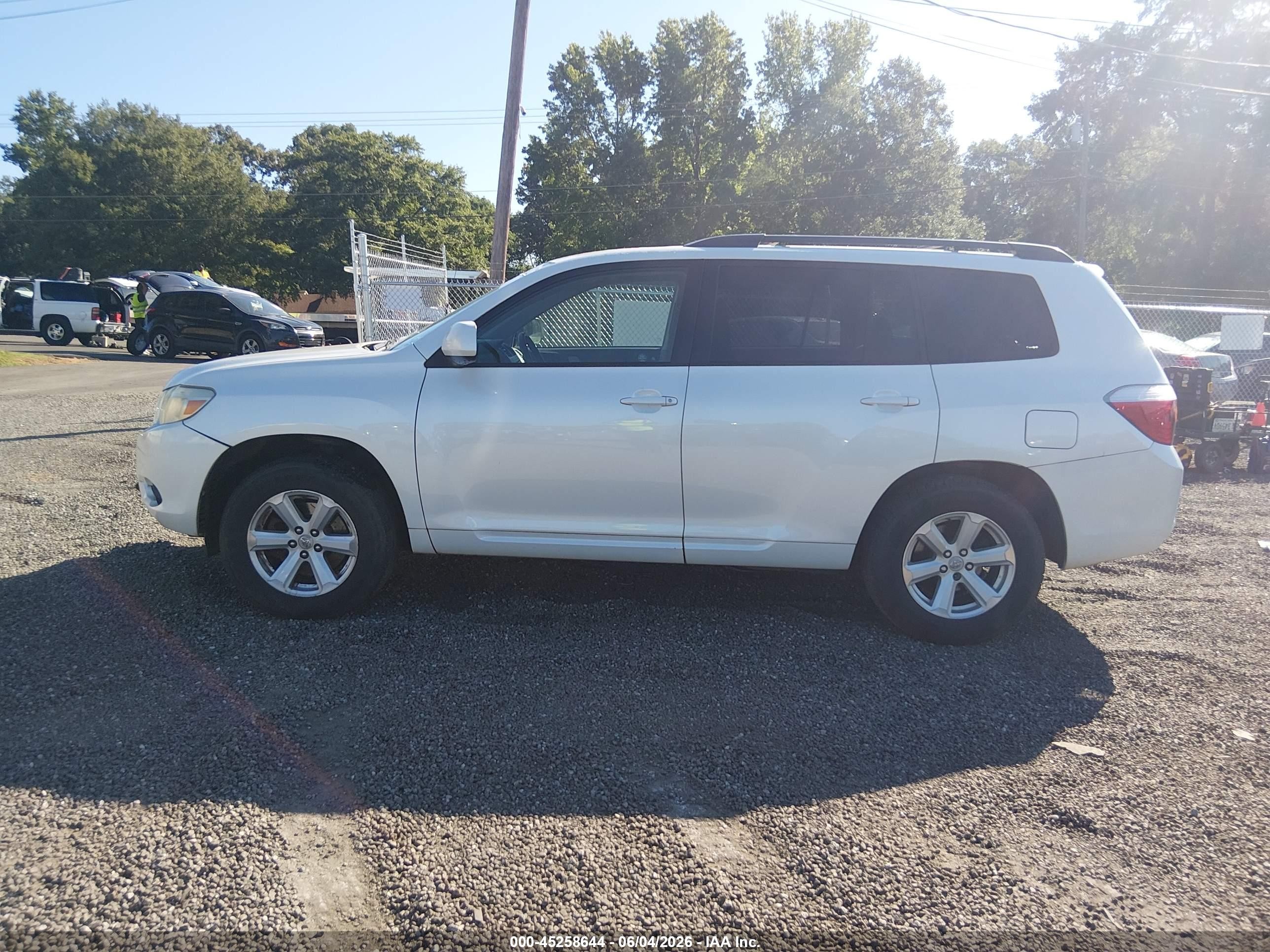 2010 Toyota Highlander Base V6 Белый vin: 5TDZK3EH9AS004550