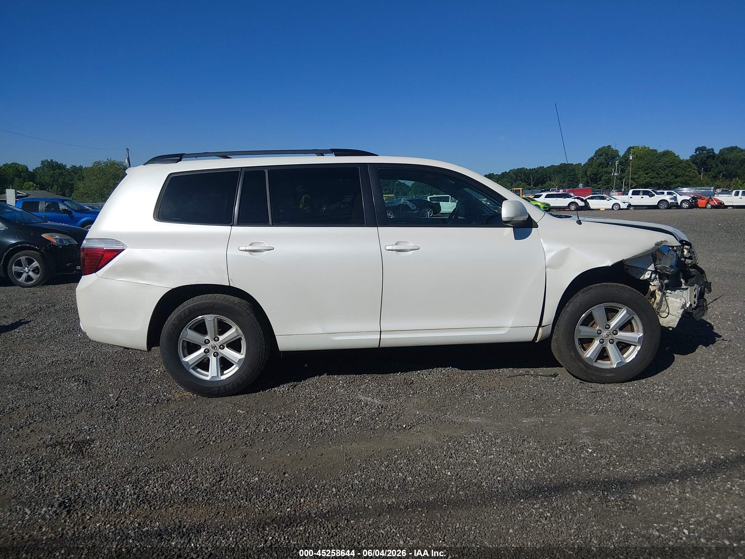 2010 Toyota Highlander Base V6 Белый vin: 5TDZK3EH9AS004550