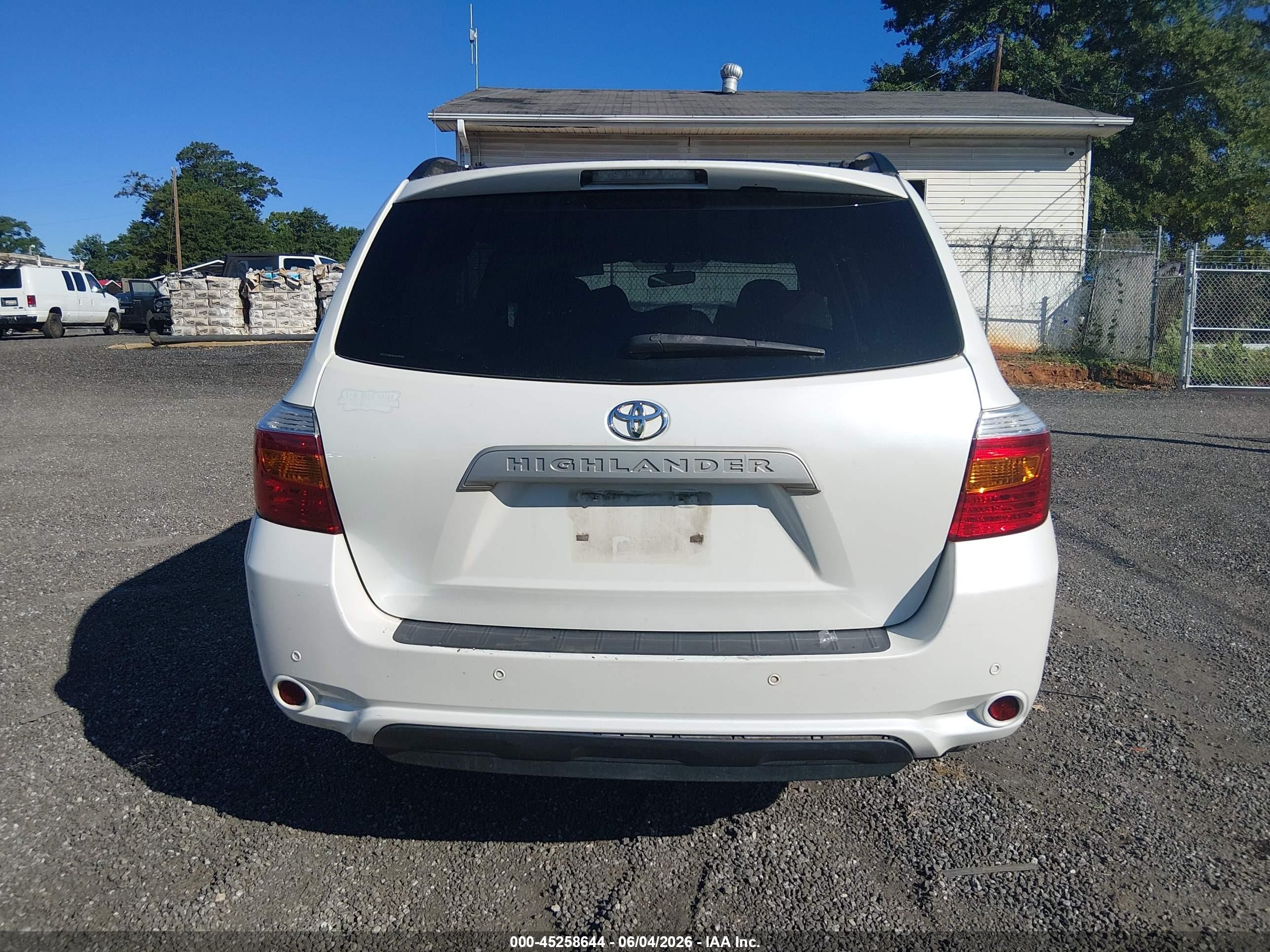 2010 Toyota Highlander Base V6 Белый vin: 5TDZK3EH9AS004550