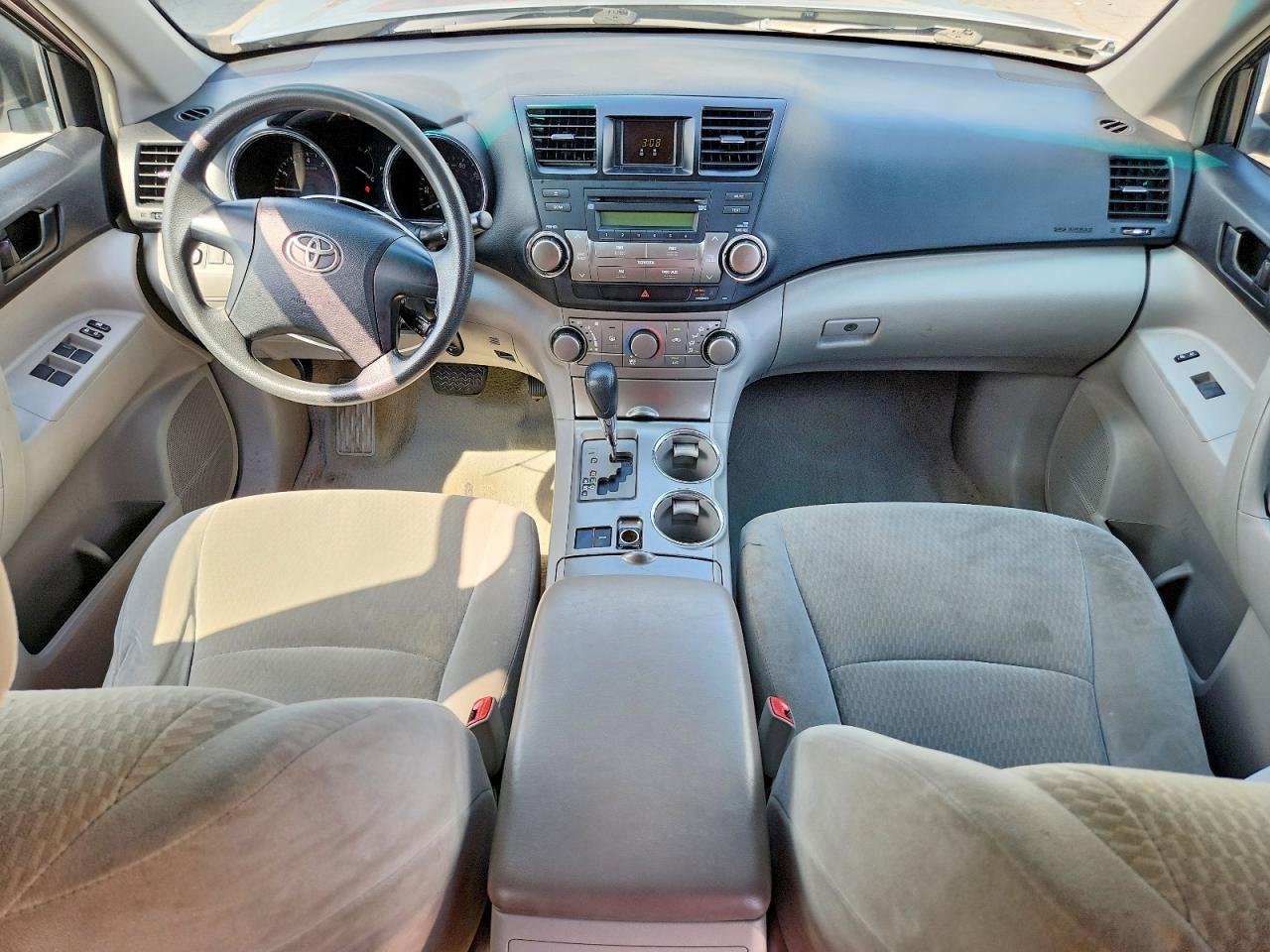 2010 Toyota Highlander Base Серебряный vin: 5TDZK3EH9AS005889