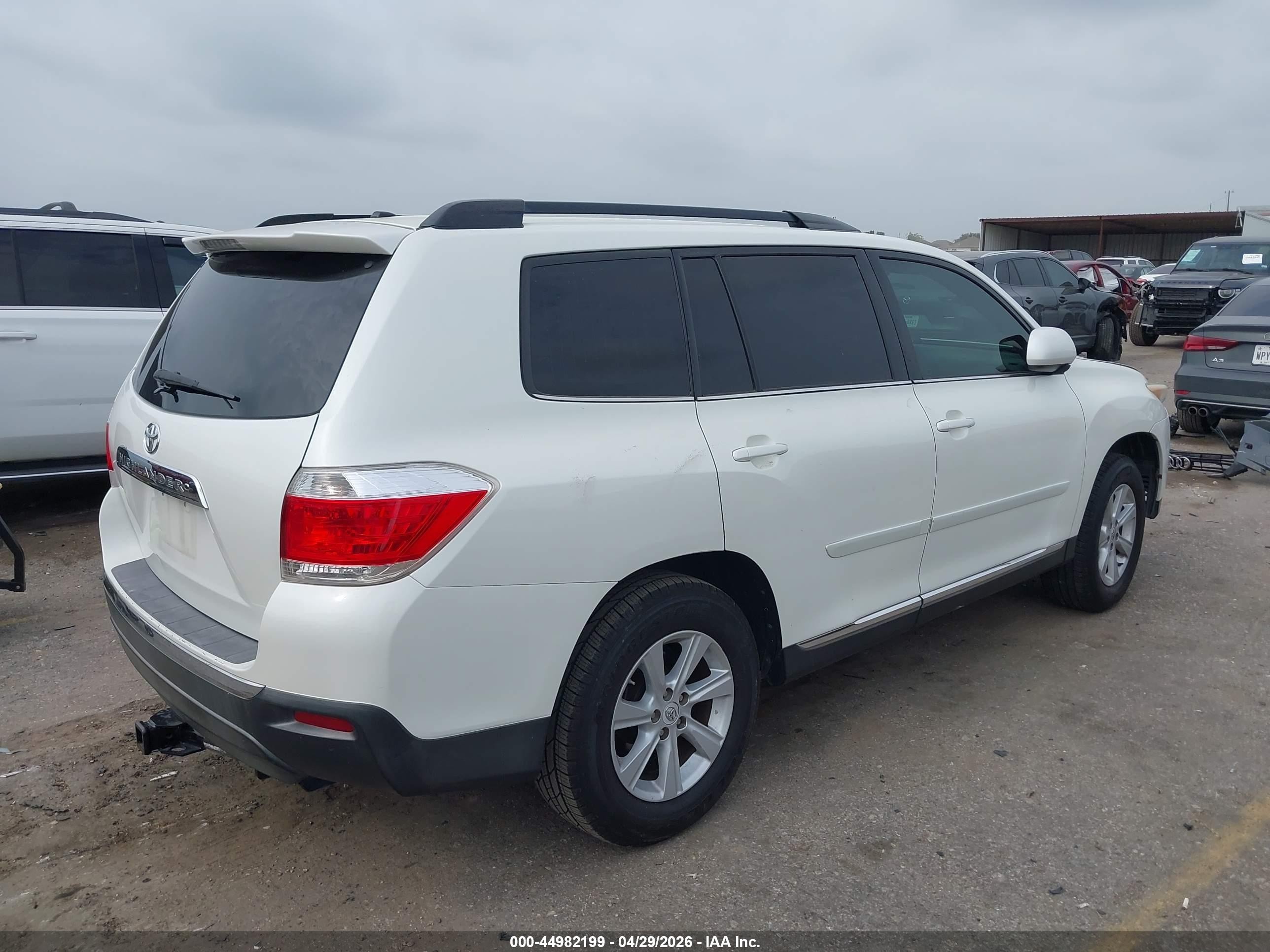 2011 Toyota Highlander Se V6 White vin: 5TDZK3EH9BS042345