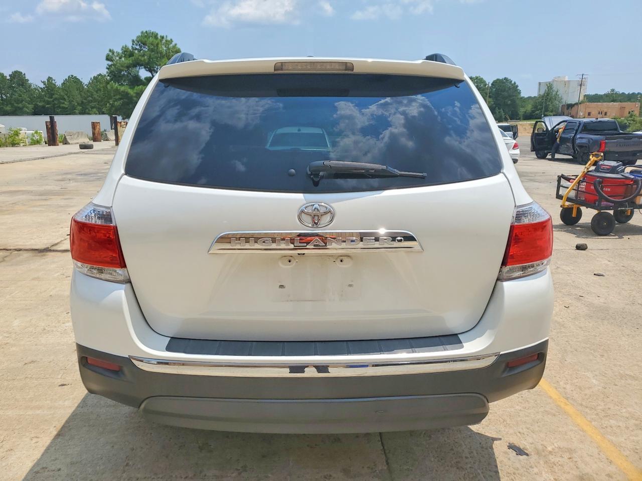 2011 Toyota Highlander Se White vin: 5TDZK3EH9BS047254