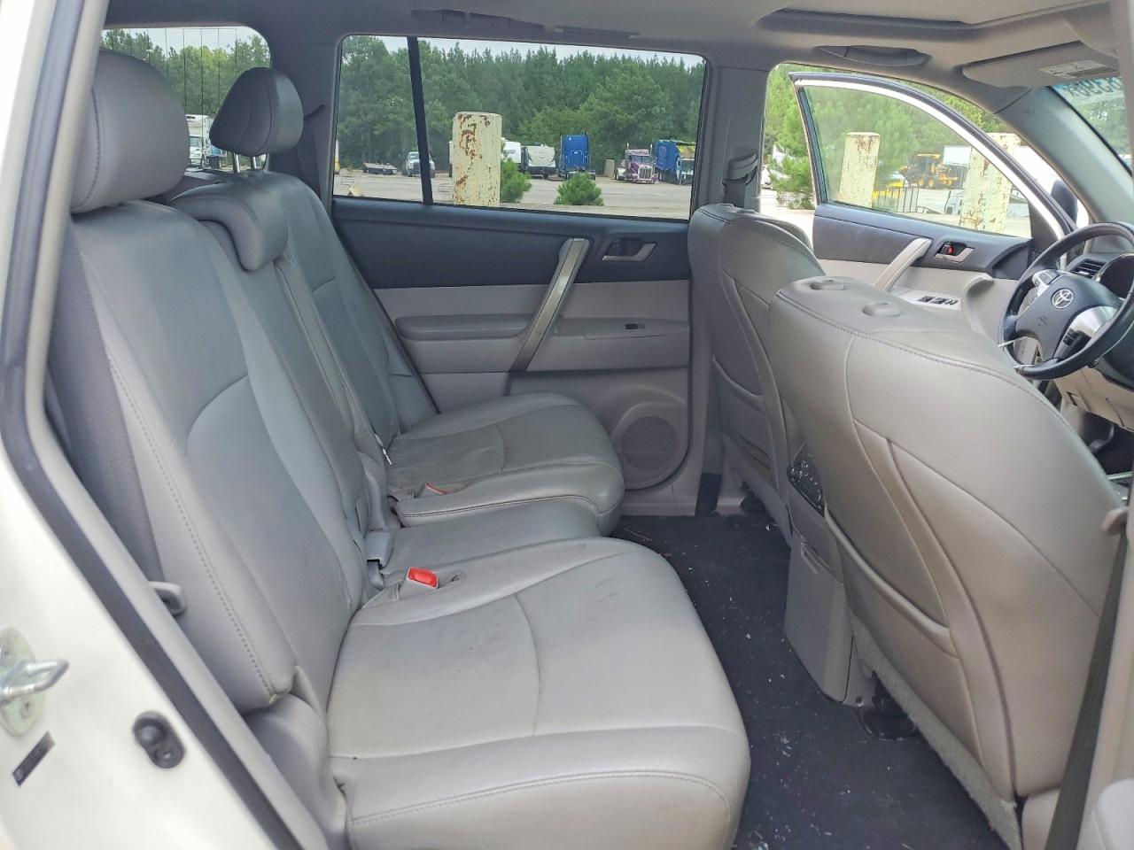 2011 Toyota Highlander Se White vin: 5TDZK3EH9BS047254
