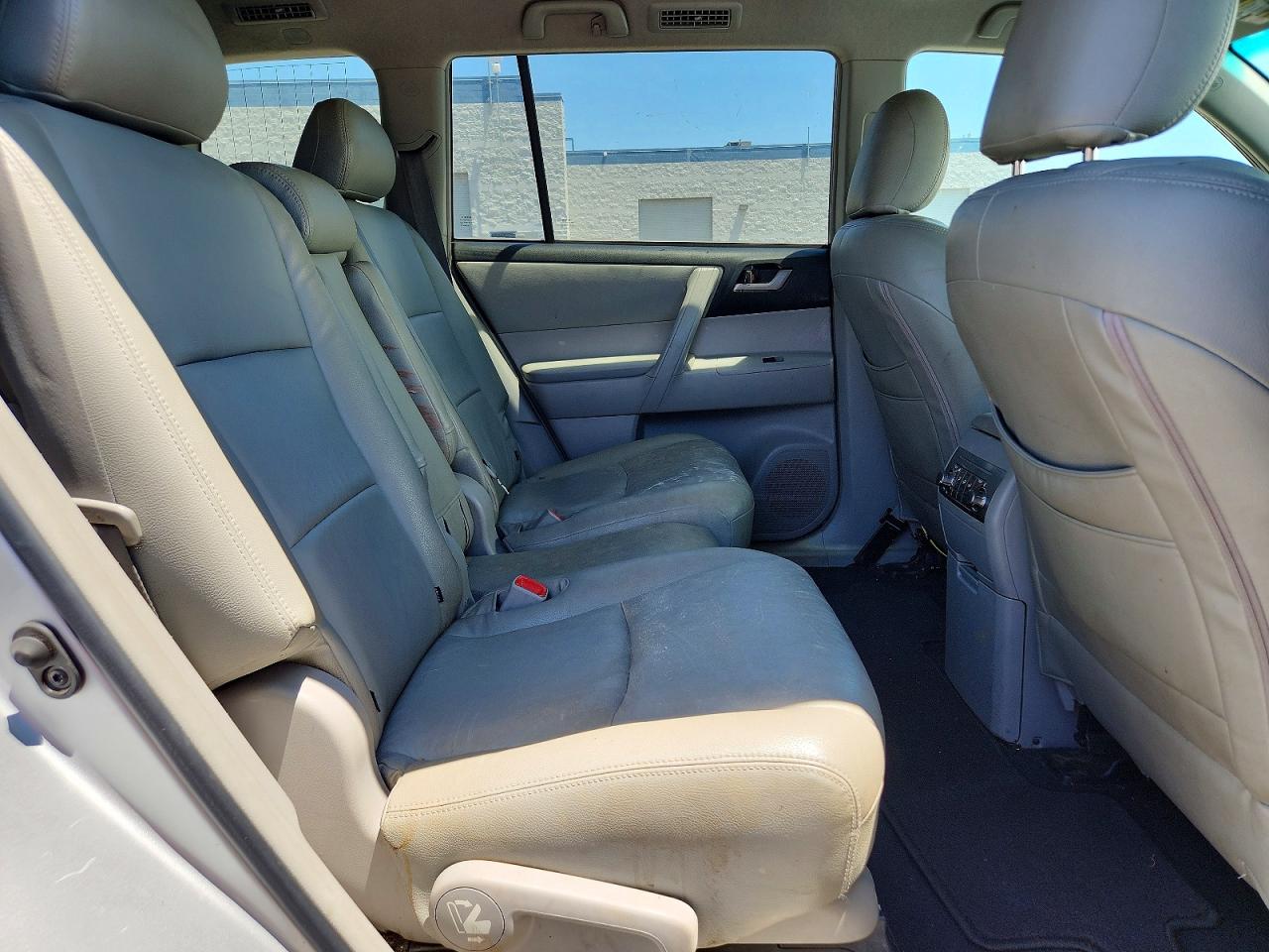 2012 Toyota Highlander Base Серебряный vin: 5TDZK3EH9CS064251