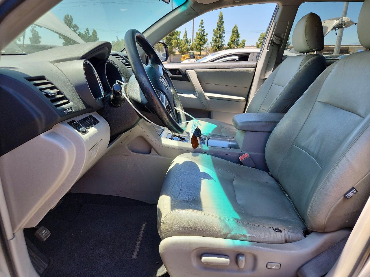 2012 Toyota Highlander Base Серебряный vin: 5TDZK3EH9CS064251
