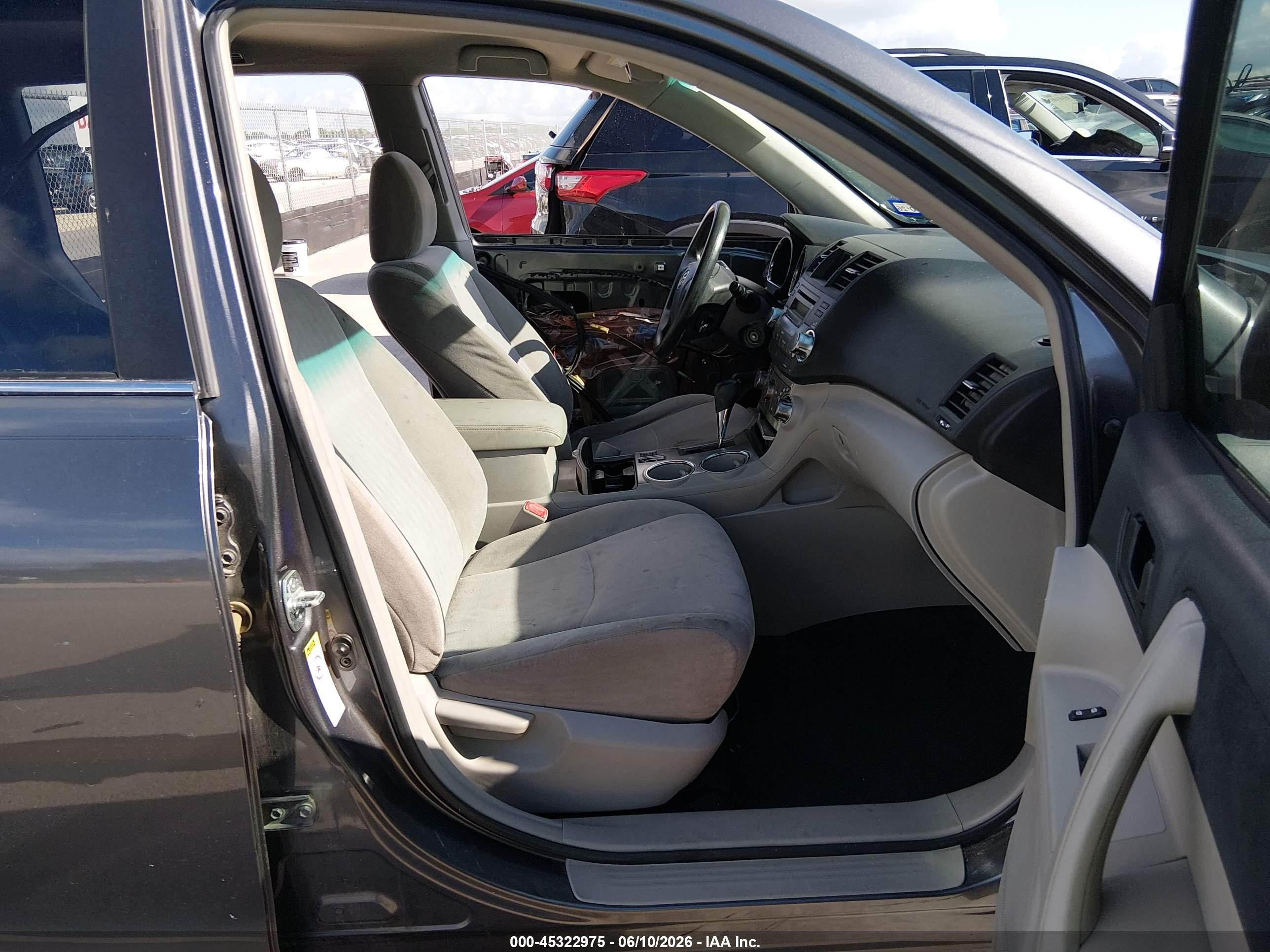 2012 Toyota Highlander Base V6 Gray vin: 5TDZK3EH9CS067943