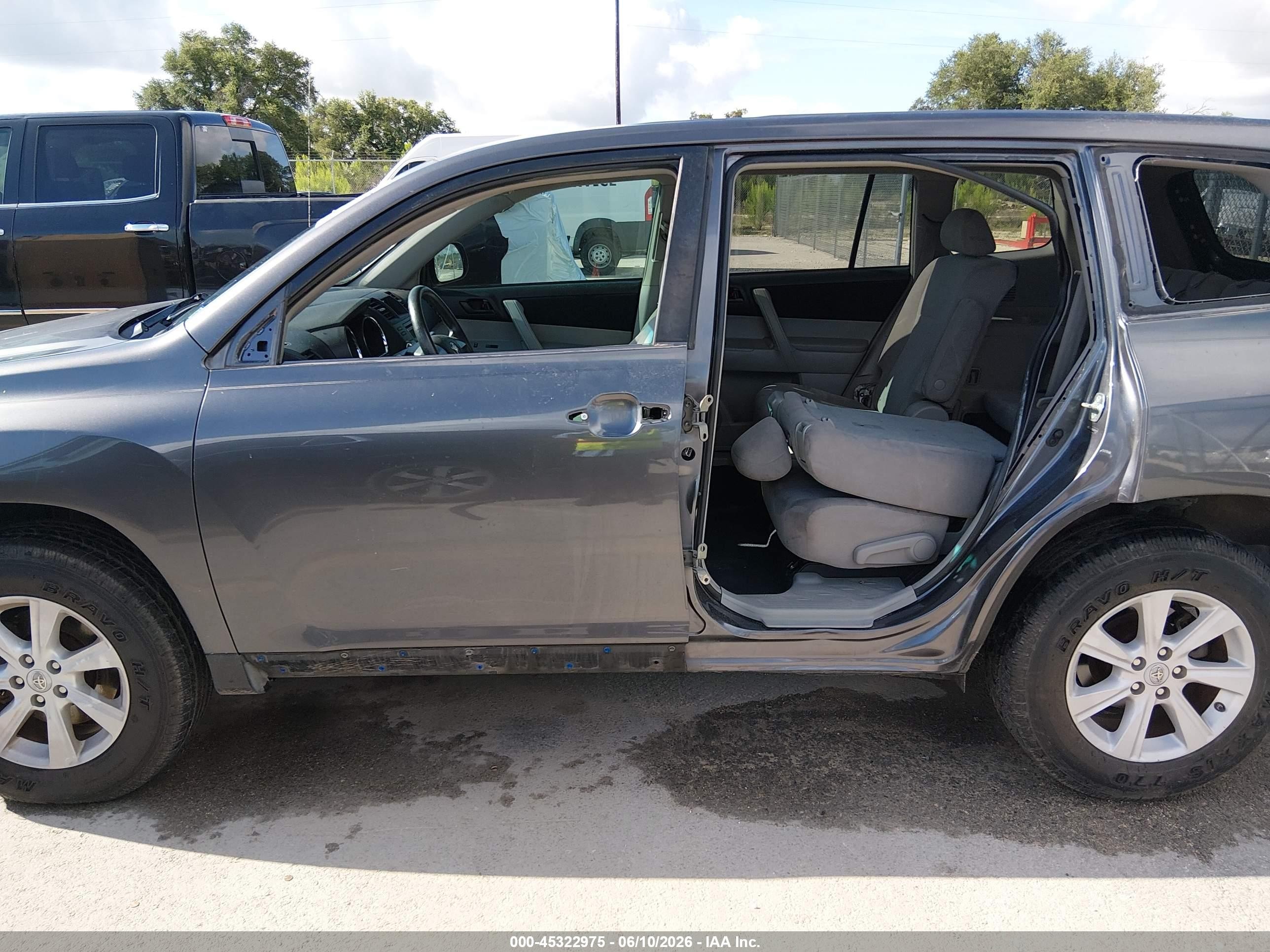 2012 Toyota Highlander Base V6 Gray vin: 5TDZK3EH9CS067943