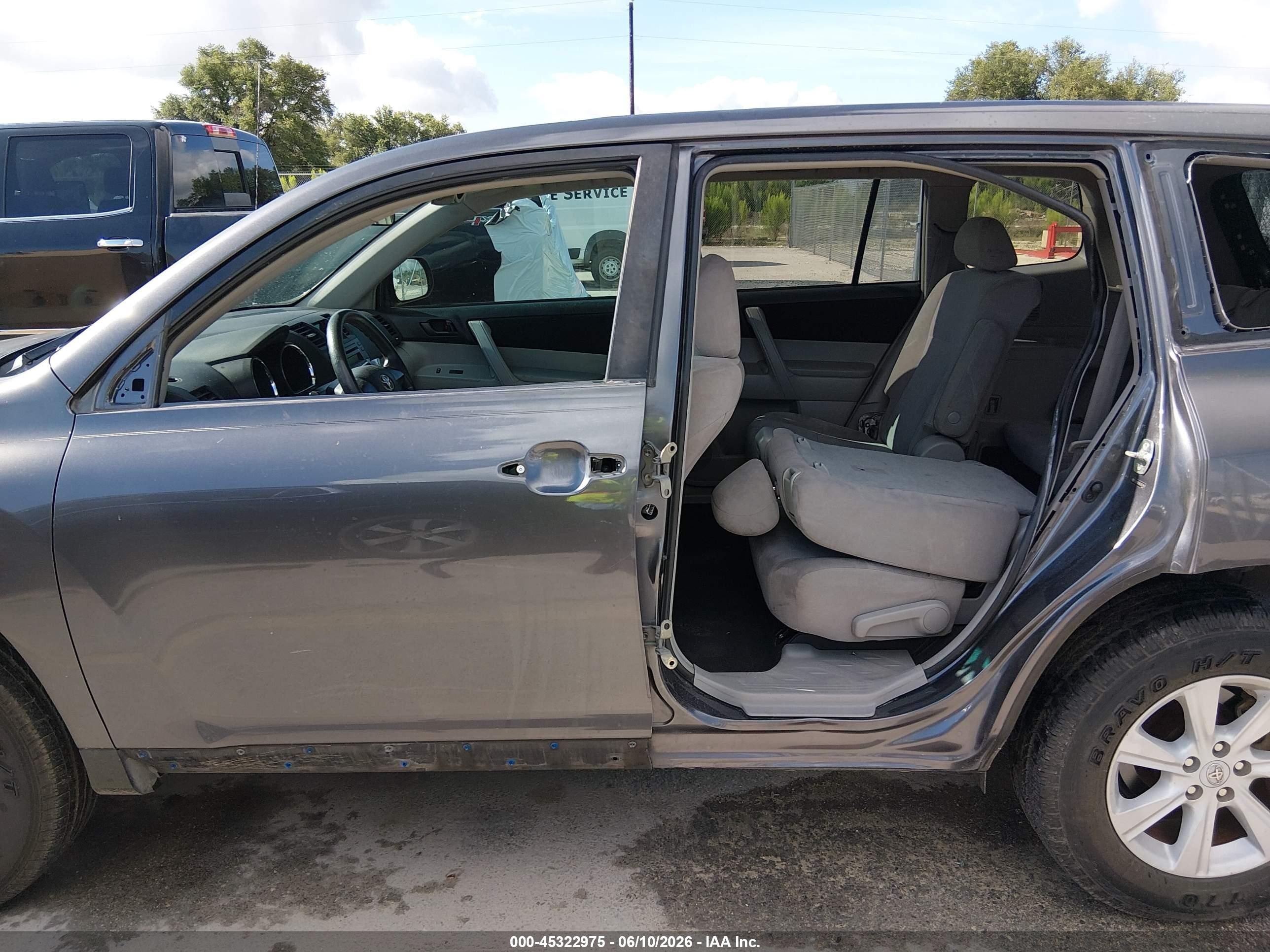 2012 Toyota Highlander Base V6 Gray vin: 5TDZK3EH9CS067943