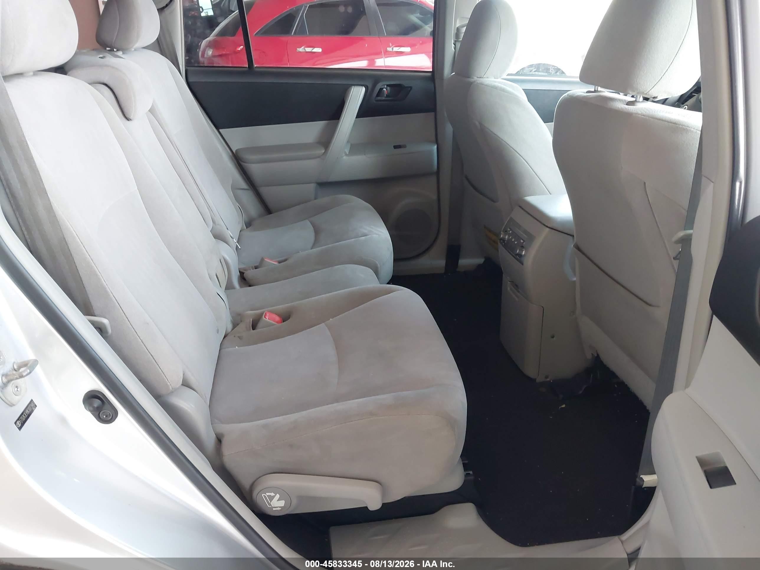 2012 Toyota Highlander Base V6 Серебряный vin: 5TDZK3EH9CS073483