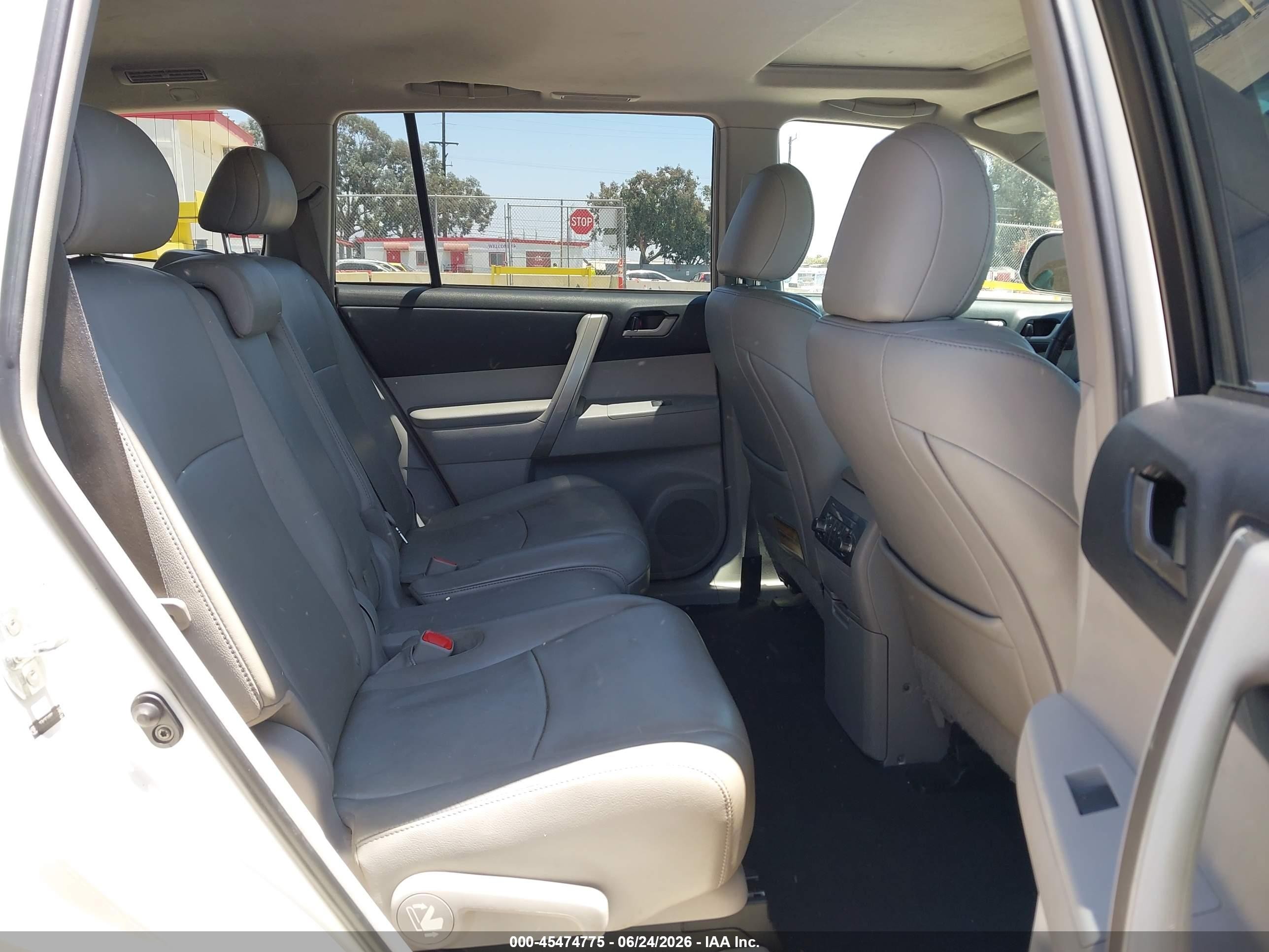 2013 Toyota Highlander Se V6 White vin: 5TDZK3EH9DS108346