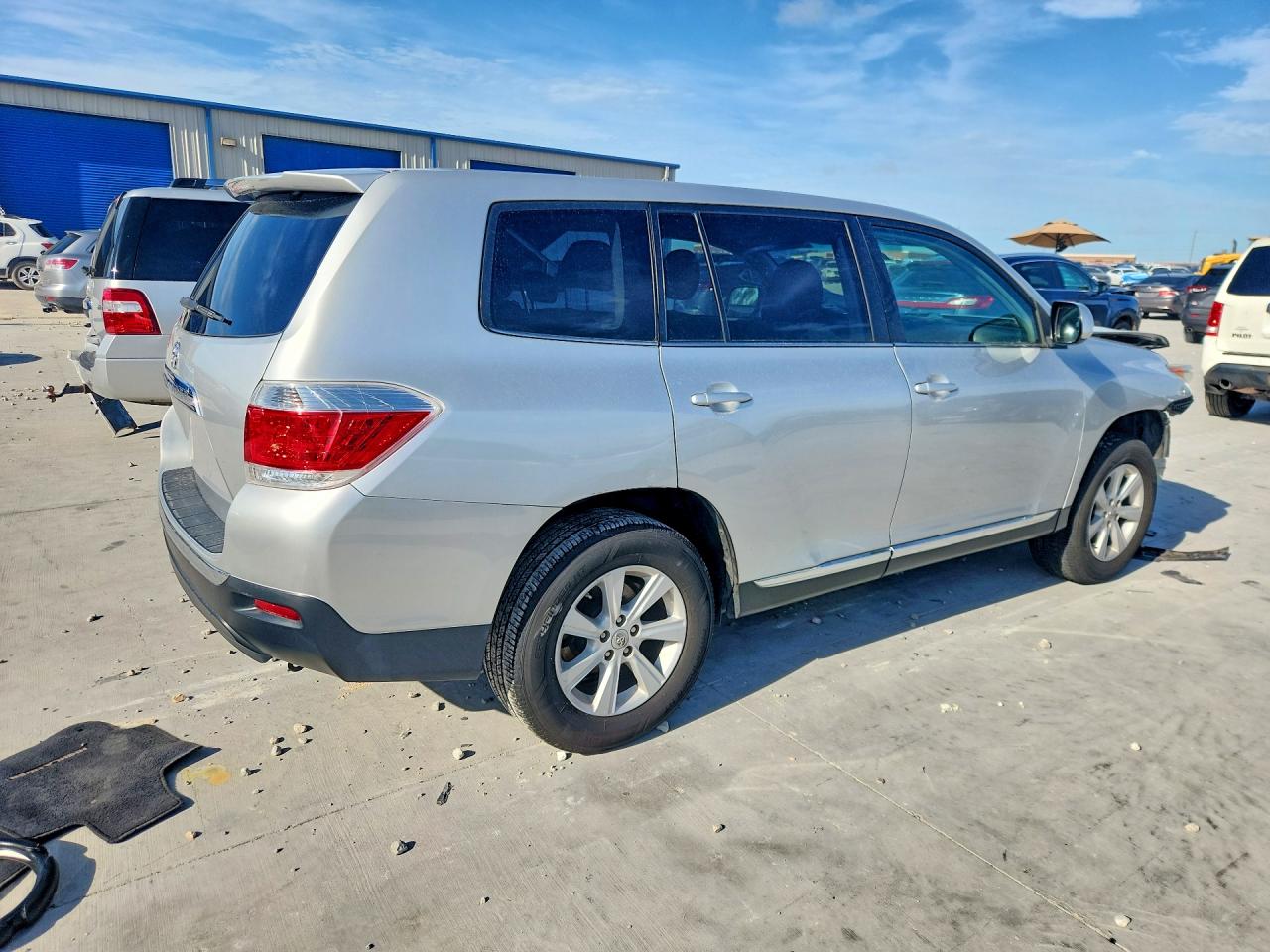 2013 Toyota Highlander Base Silver vin: 5TDZK3EH9DS108797