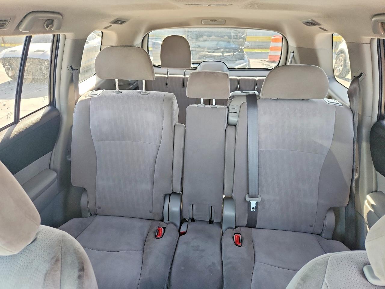 2013 Toyota Highlander Base Silver vin: 5TDZK3EH9DS108797