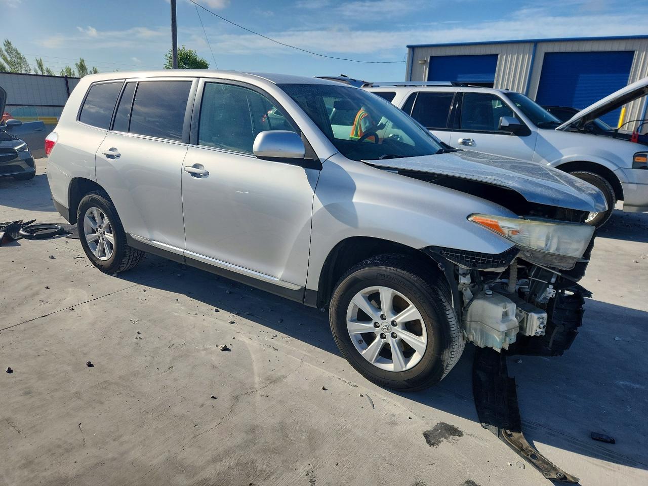 2013 Toyota Highlander Base Silver vin: 5TDZK3EH9DS108797