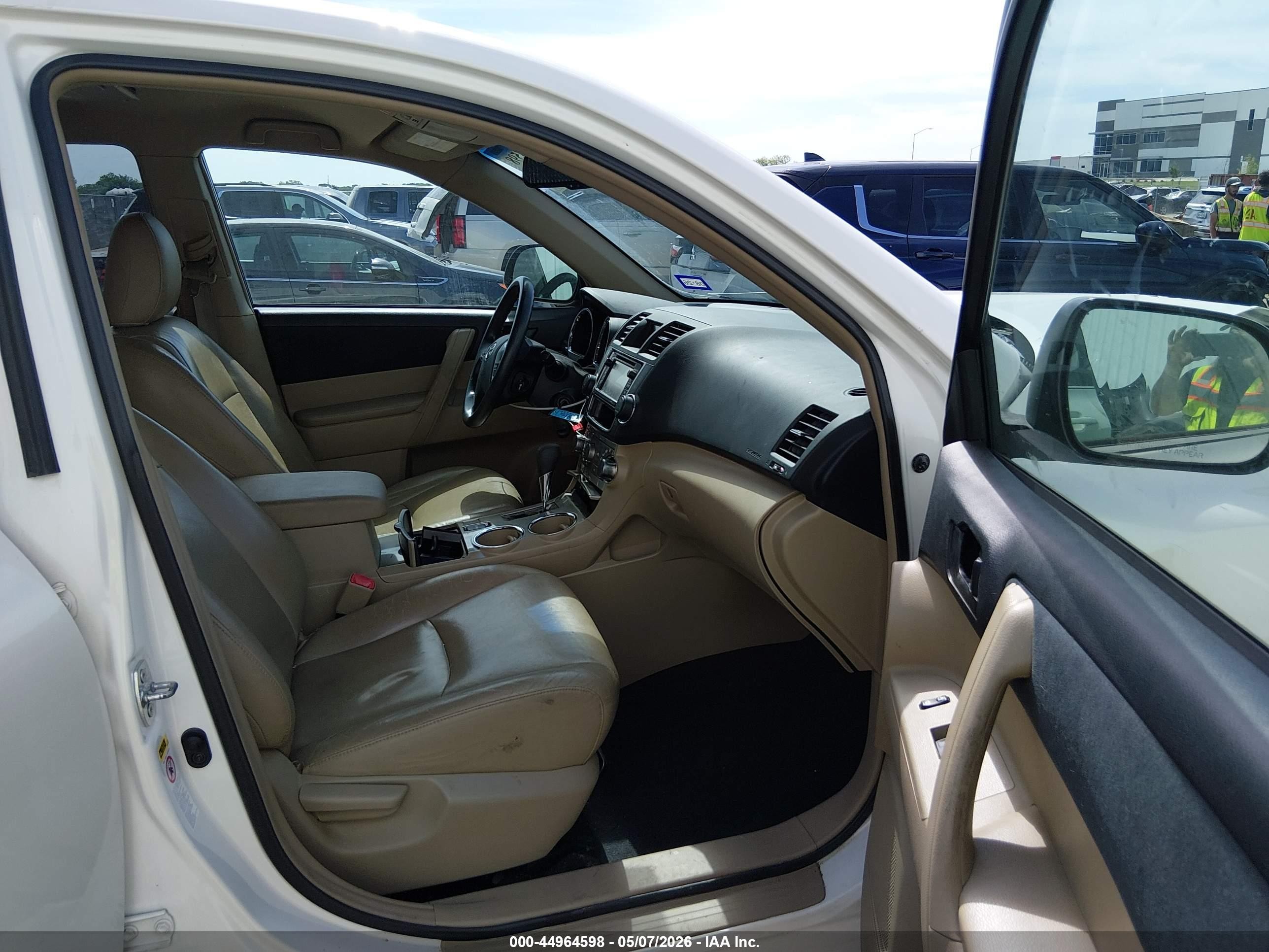 2013 Toyota Highlander Base V6 White vin: 5TDZK3EH9DS120903
