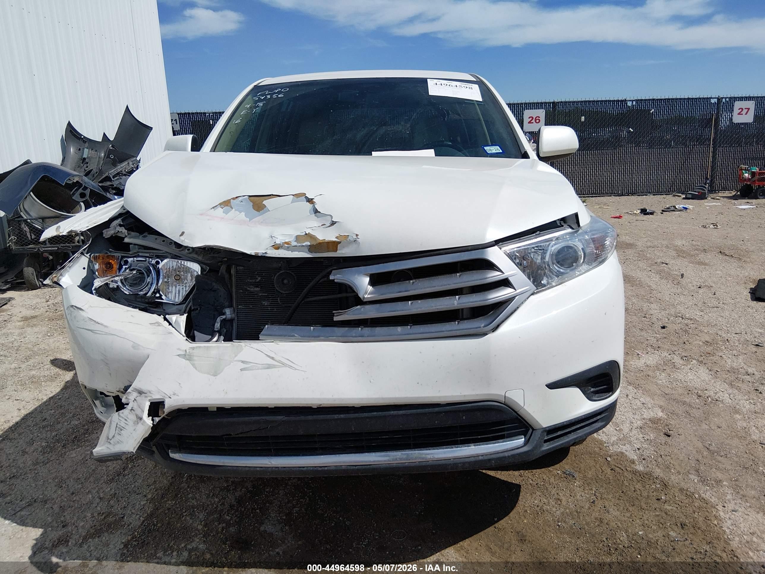 2013 Toyota Highlander Base V6 White vin: 5TDZK3EH9DS120903