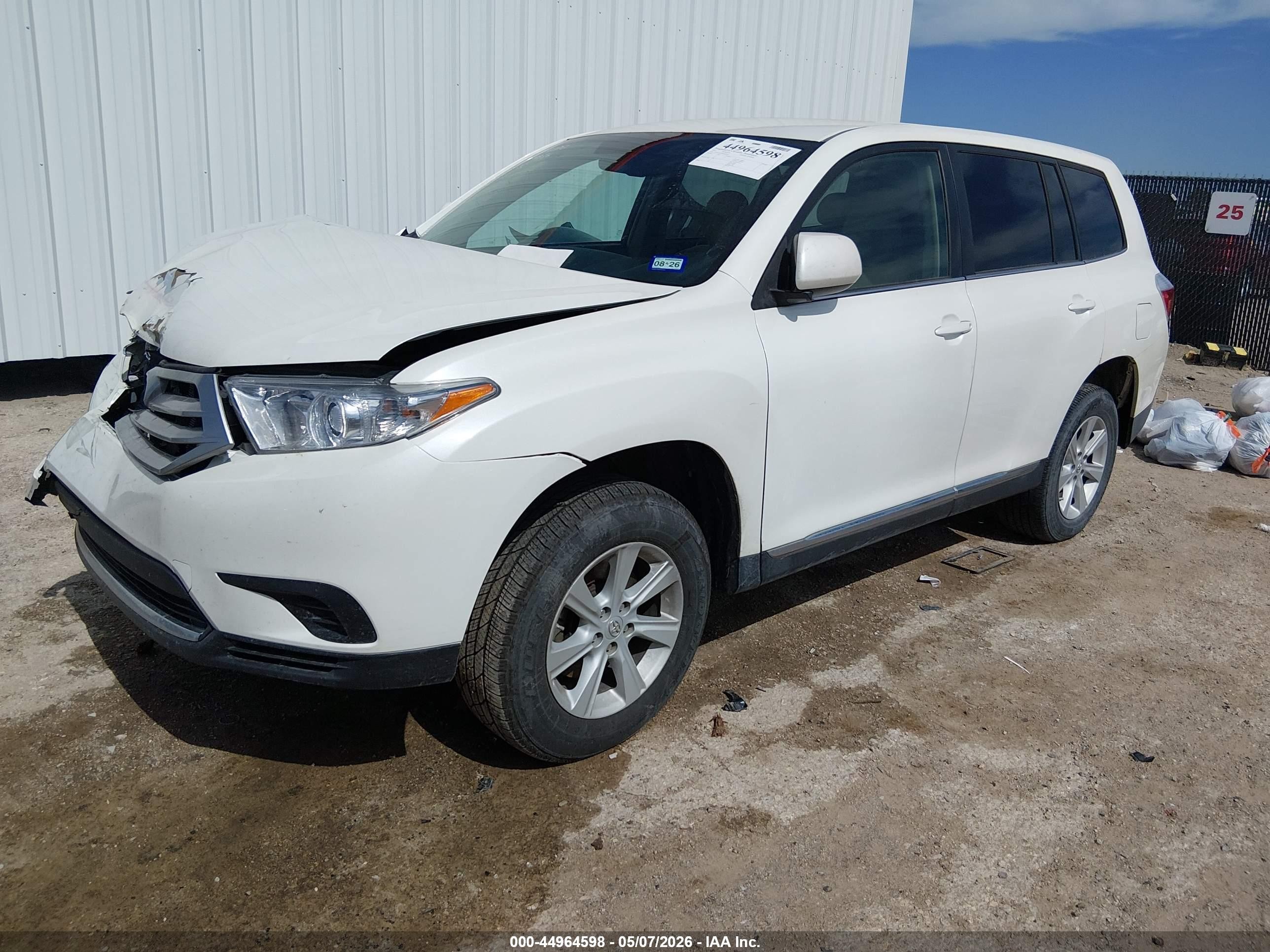 2013 Toyota Highlander Base V6 White vin: 5TDZK3EH9DS120903