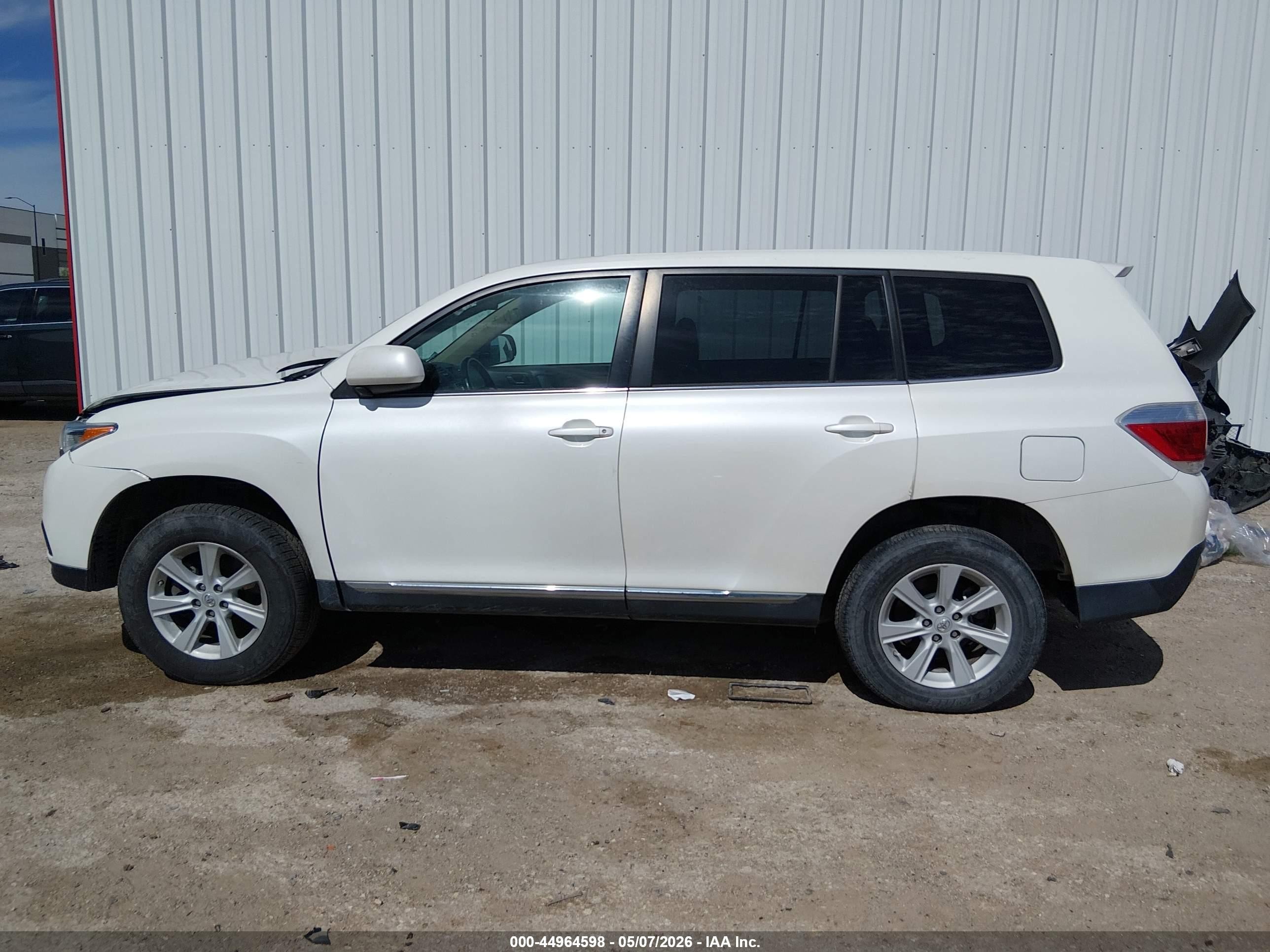 2013 Toyota Highlander Base V6 White vin: 5TDZK3EH9DS120903