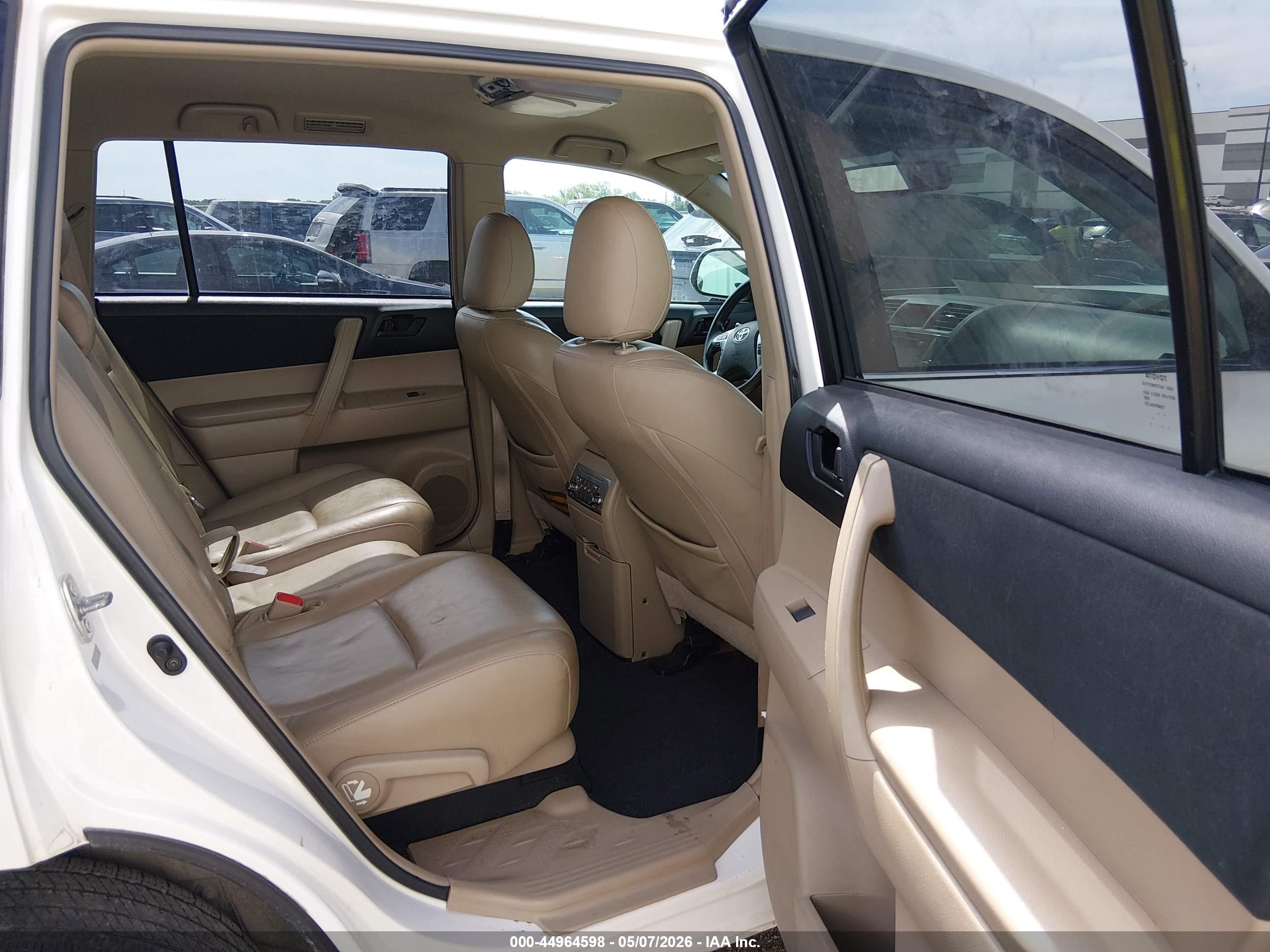 2013 Toyota Highlander Base V6 White vin: 5TDZK3EH9DS120903