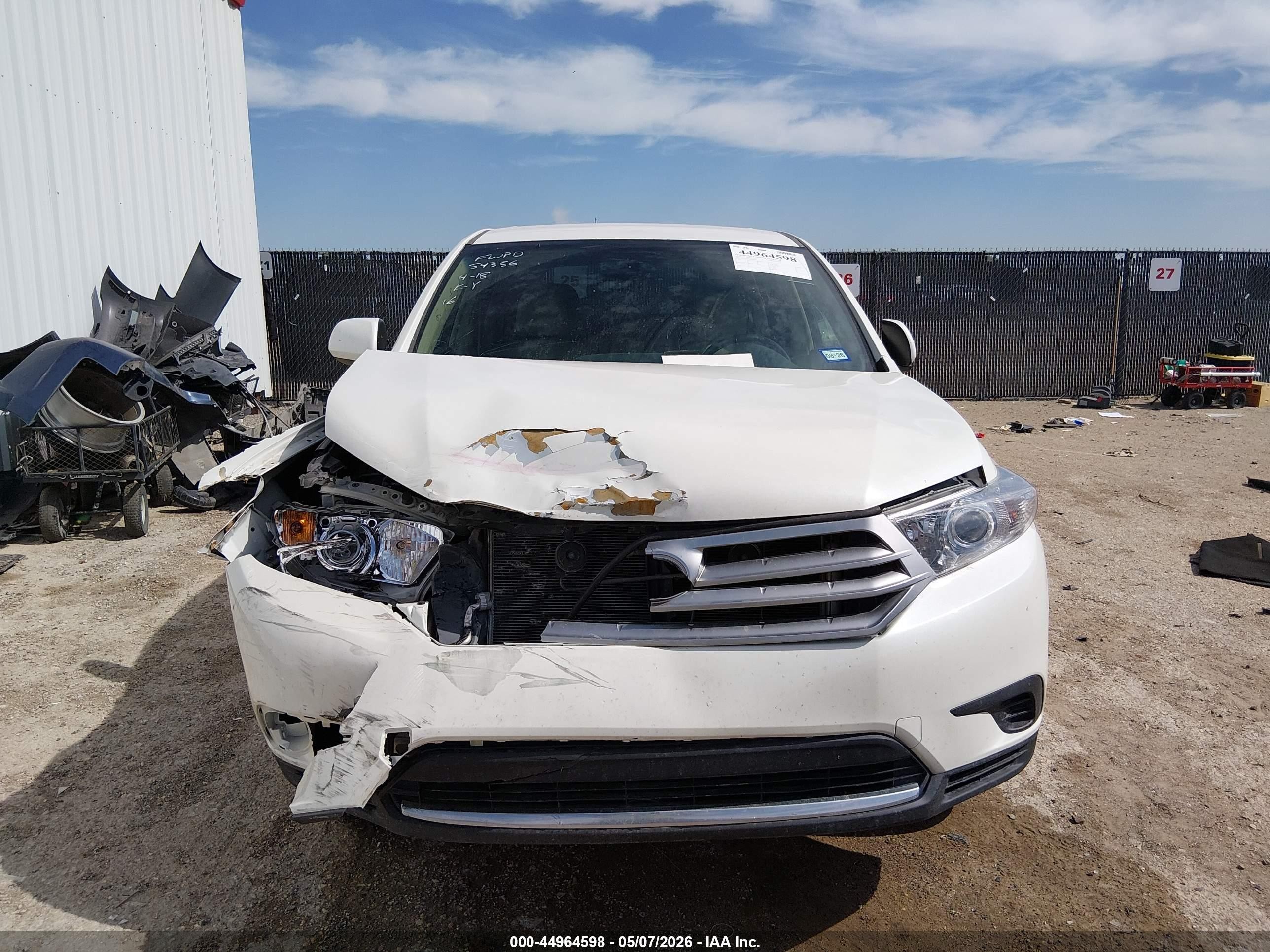 2013 Toyota Highlander Base V6 White vin: 5TDZK3EH9DS120903