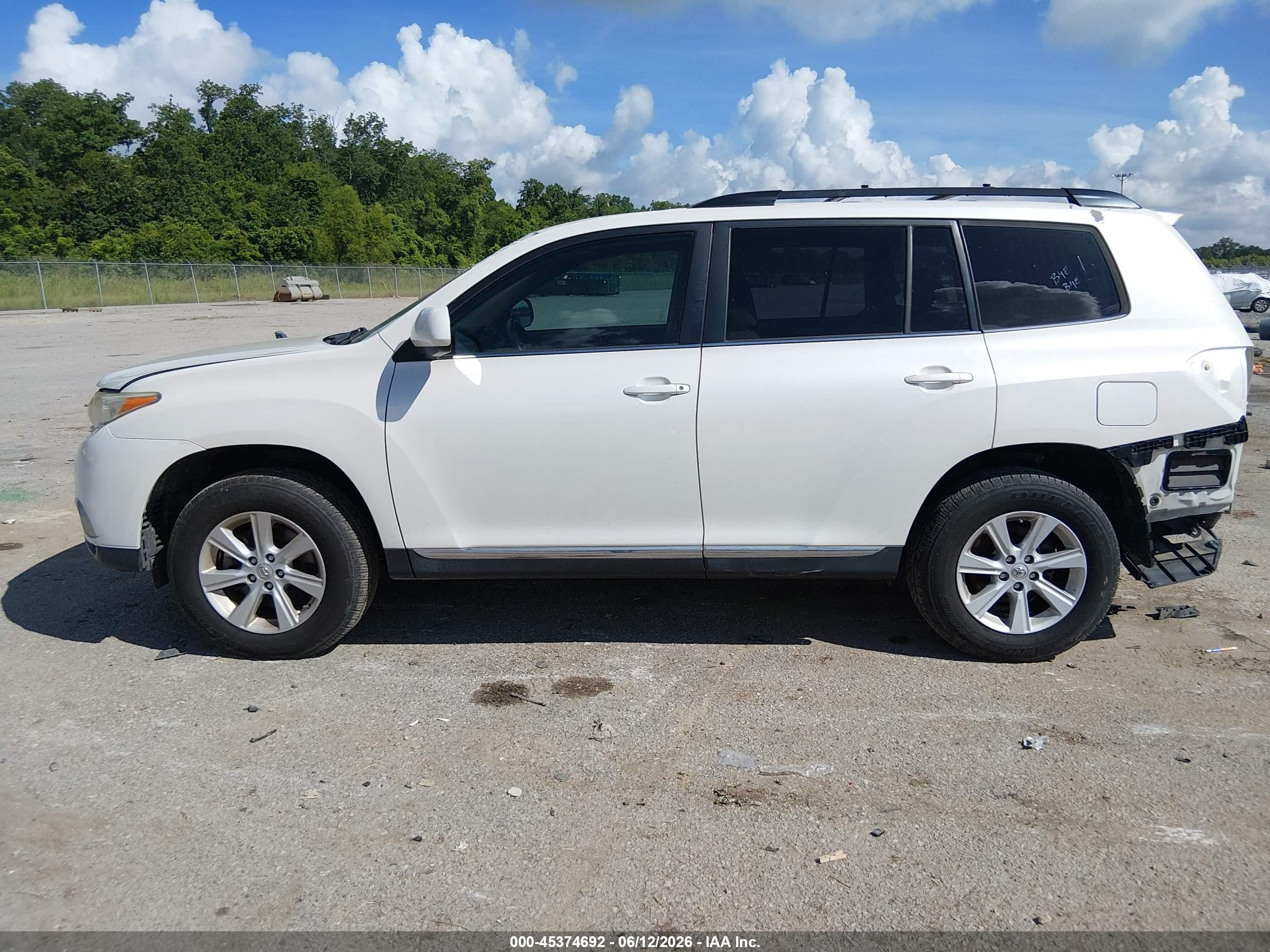 2013 Toyota Highlander Base Plus V6 Белый vin: 5TDZK3EH9DS138575