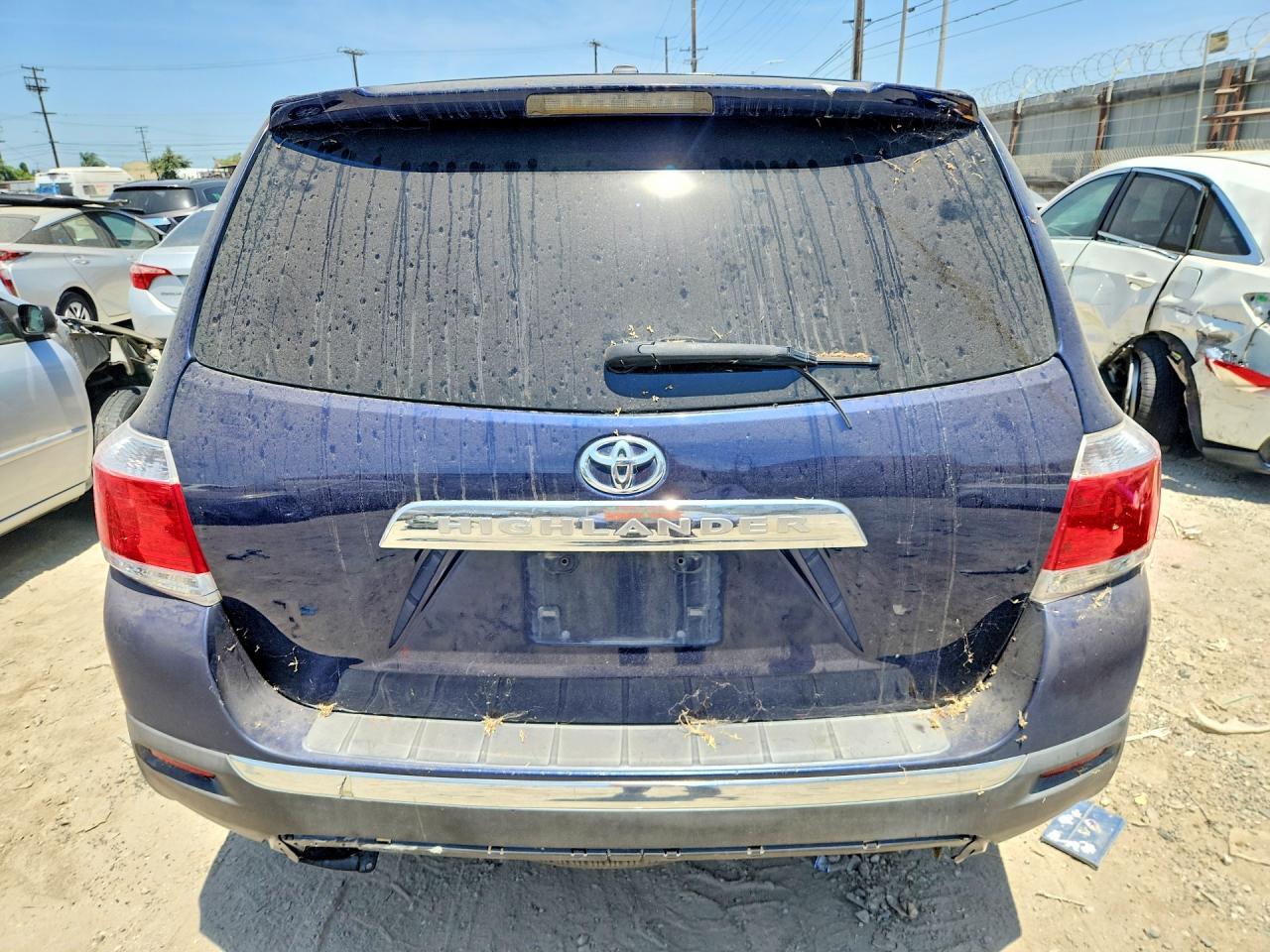 2011 Toyota Highlander Base Blue vin: 5TDZK3EHXBS025408