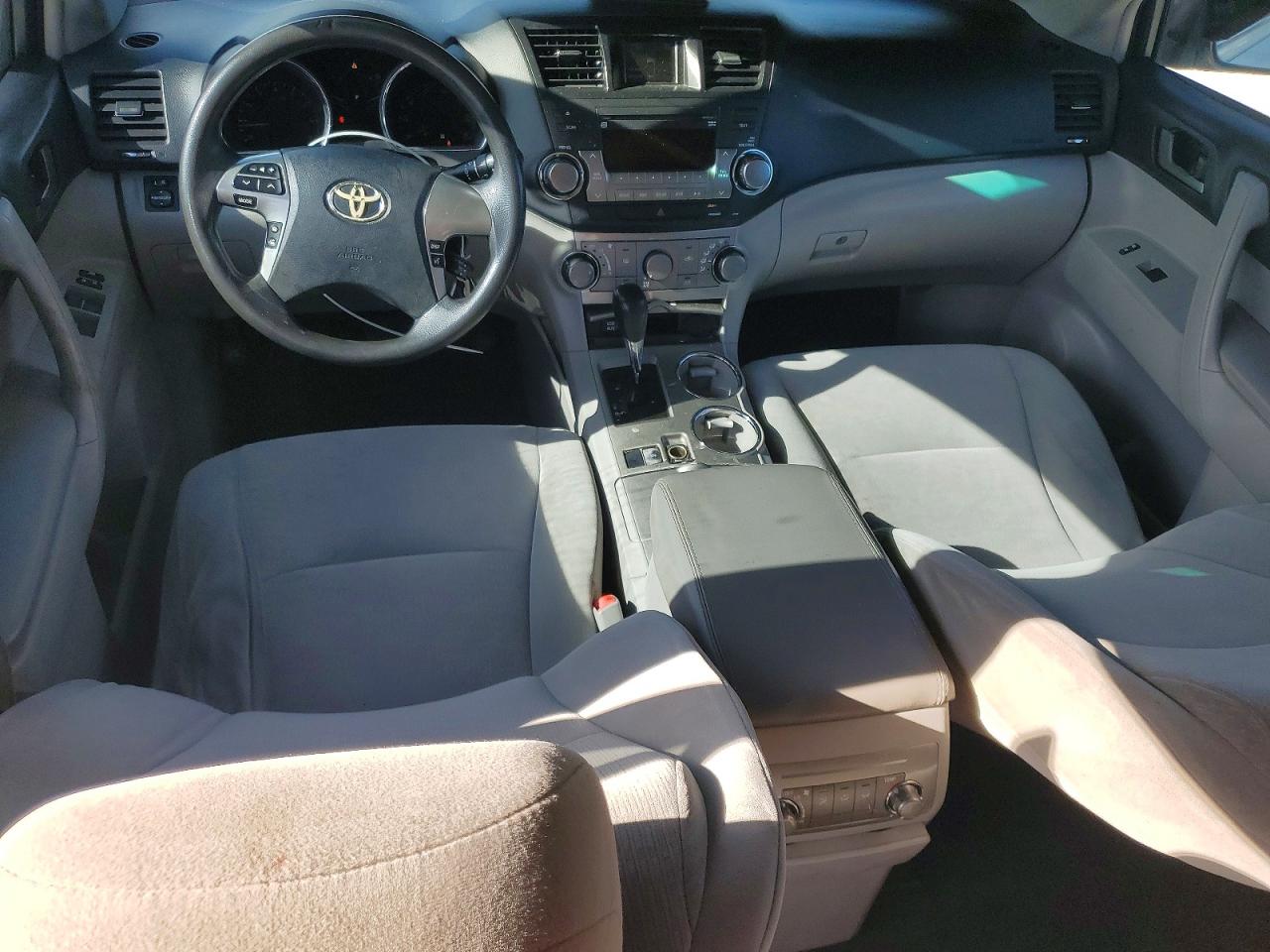 2011 Toyota Highlander Base Серебряный vin: 5TDZK3EHXBS031287