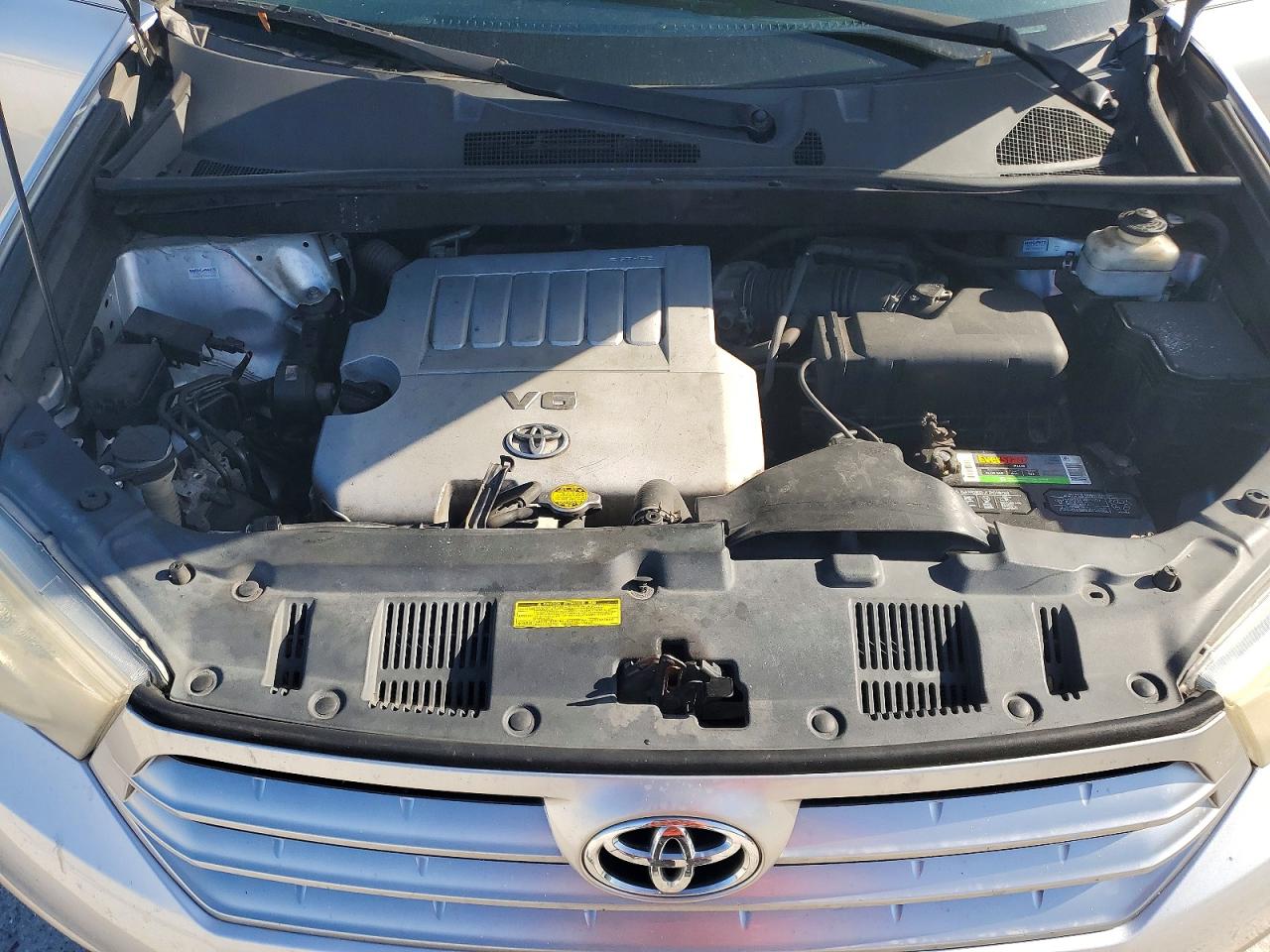 2011 Toyota Highlander Base Серебряный vin: 5TDZK3EHXBS031287