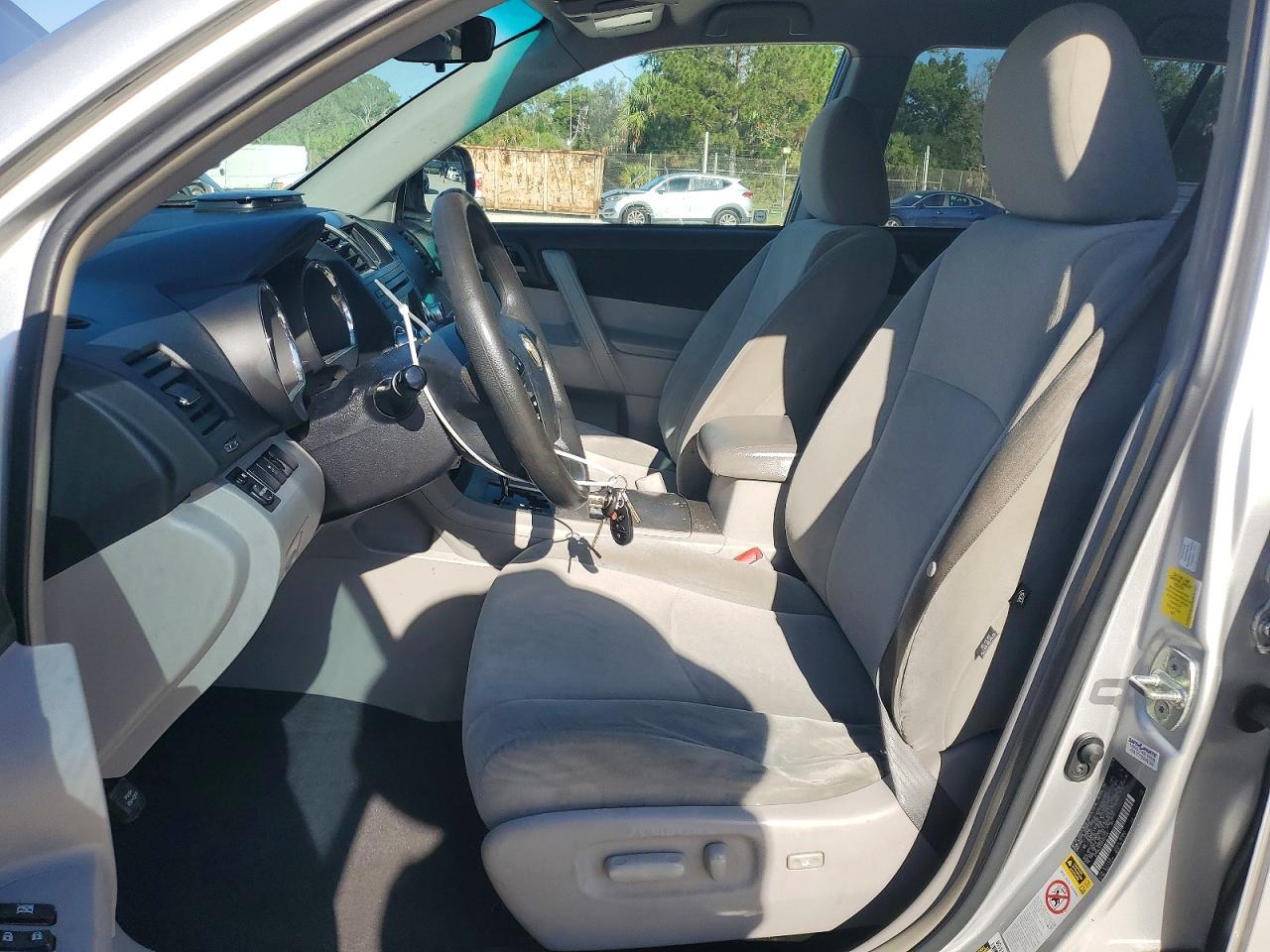 2011 Toyota Highlander Base Серебряный vin: 5TDZK3EHXBS031287
