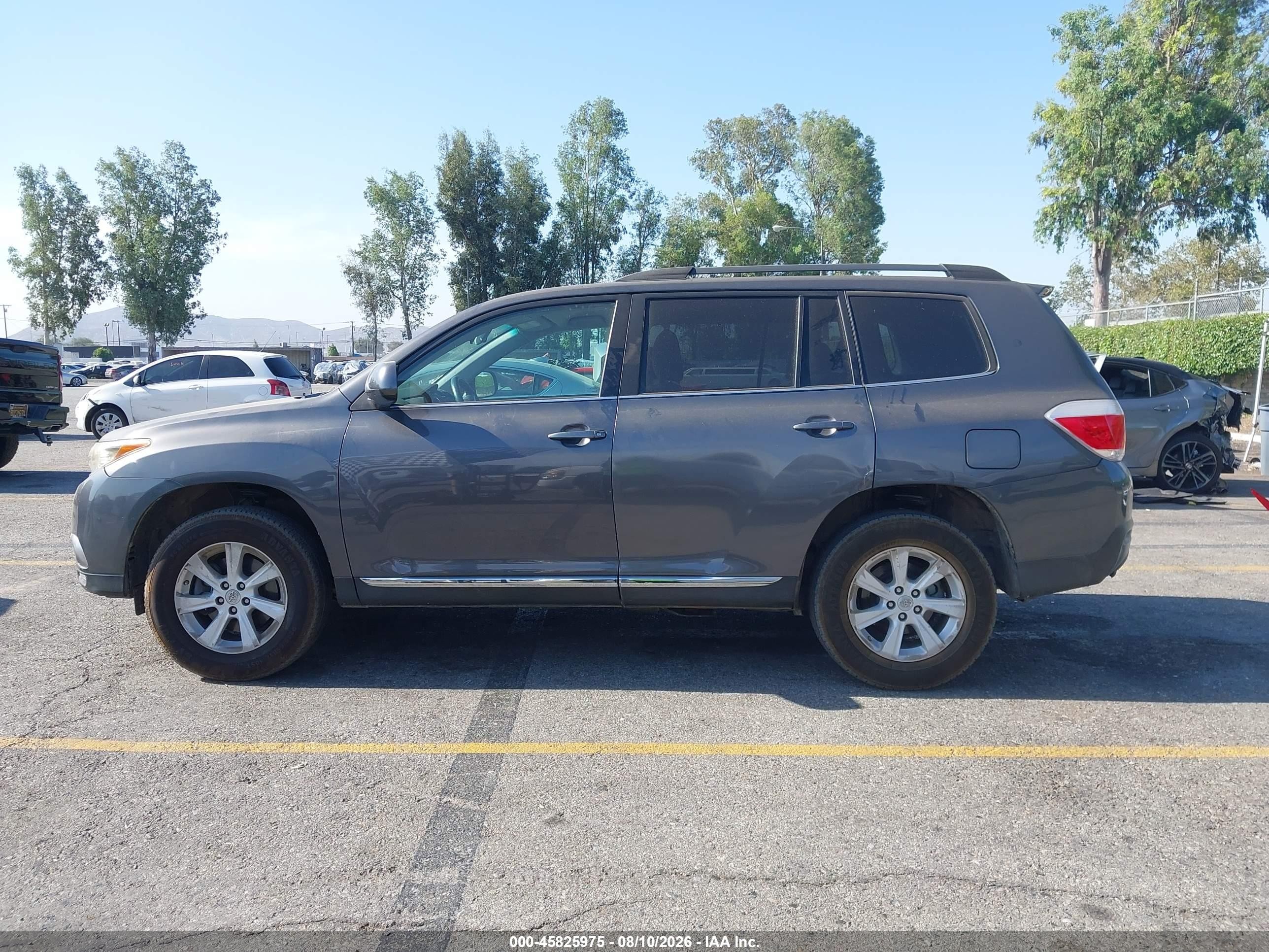 2012 Toyota Highlander Base V6 Gray vin: 5TDZK3EHXCS056904