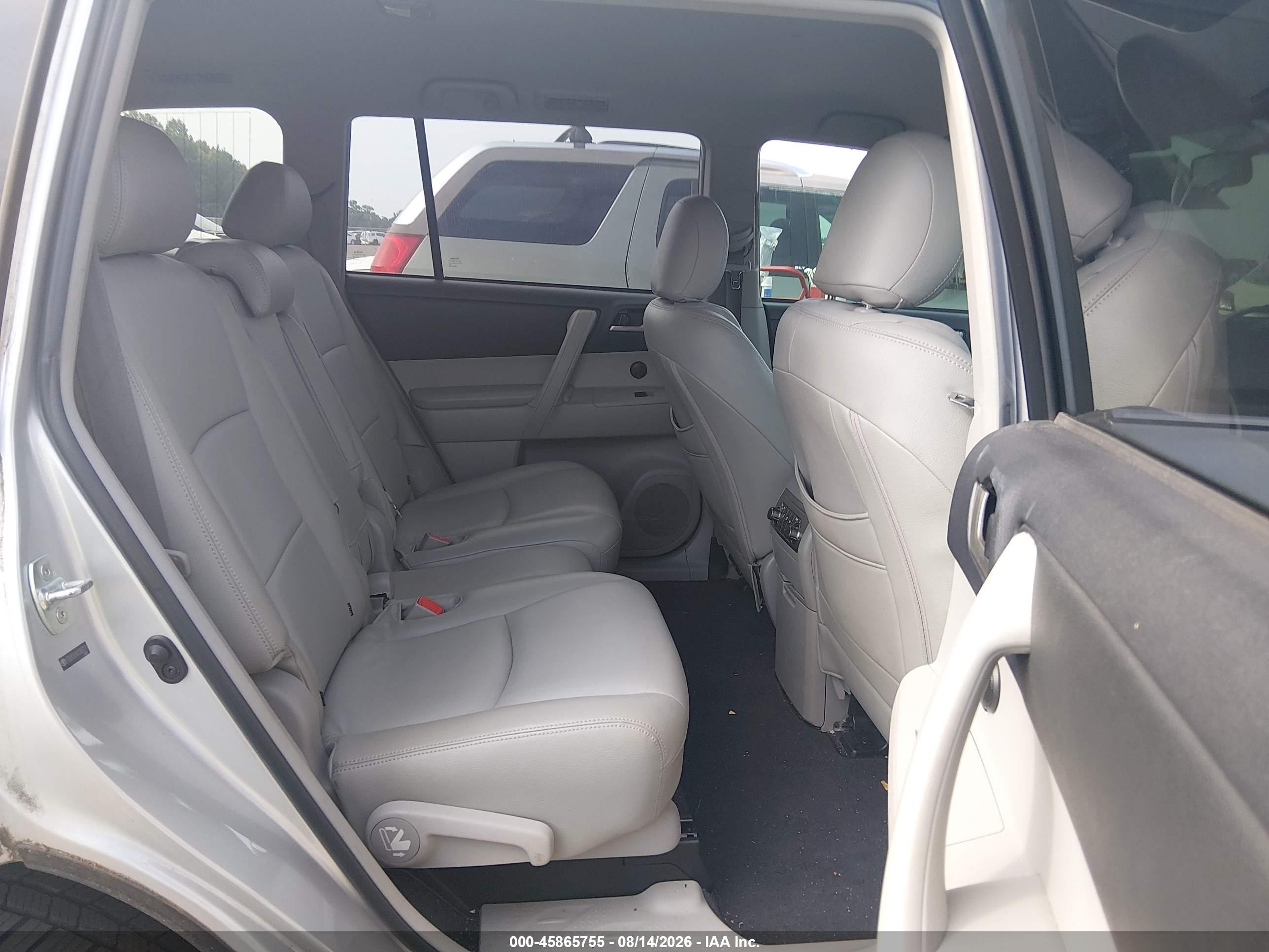 2012 Toyota Highlander Base V6 Серебряный vin: 5TDZK3EHXCS060211