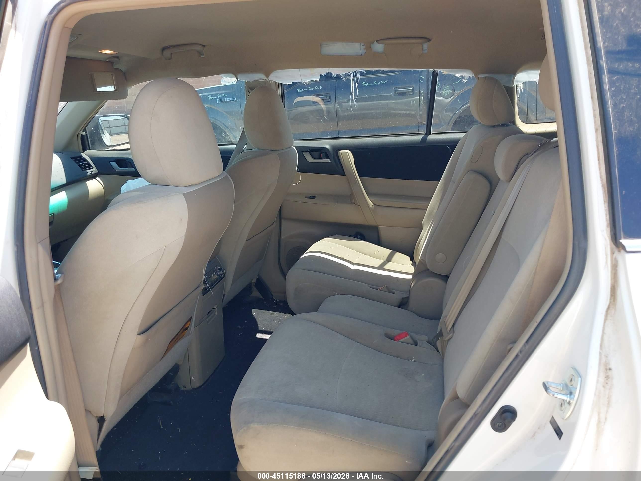 2012 Toyota Highlander Base V6 White vin: 5TDZK3EHXCS070477
