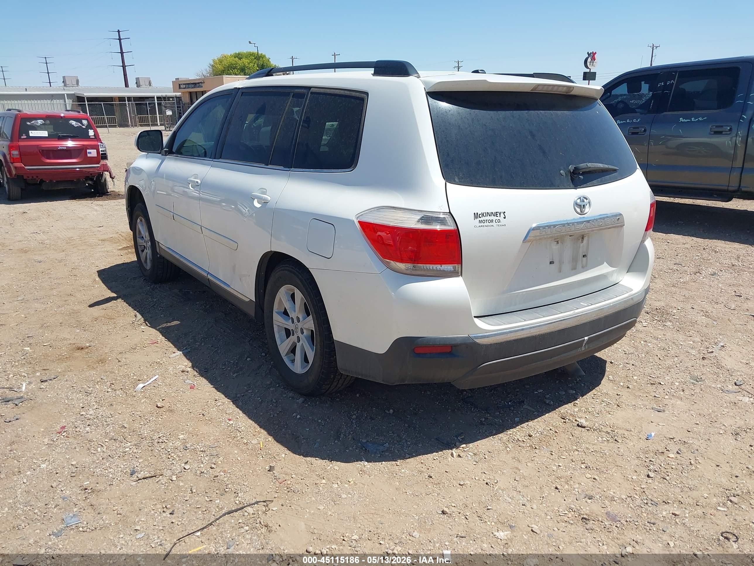 2012 Toyota Highlander Base V6 White vin: 5TDZK3EHXCS070477