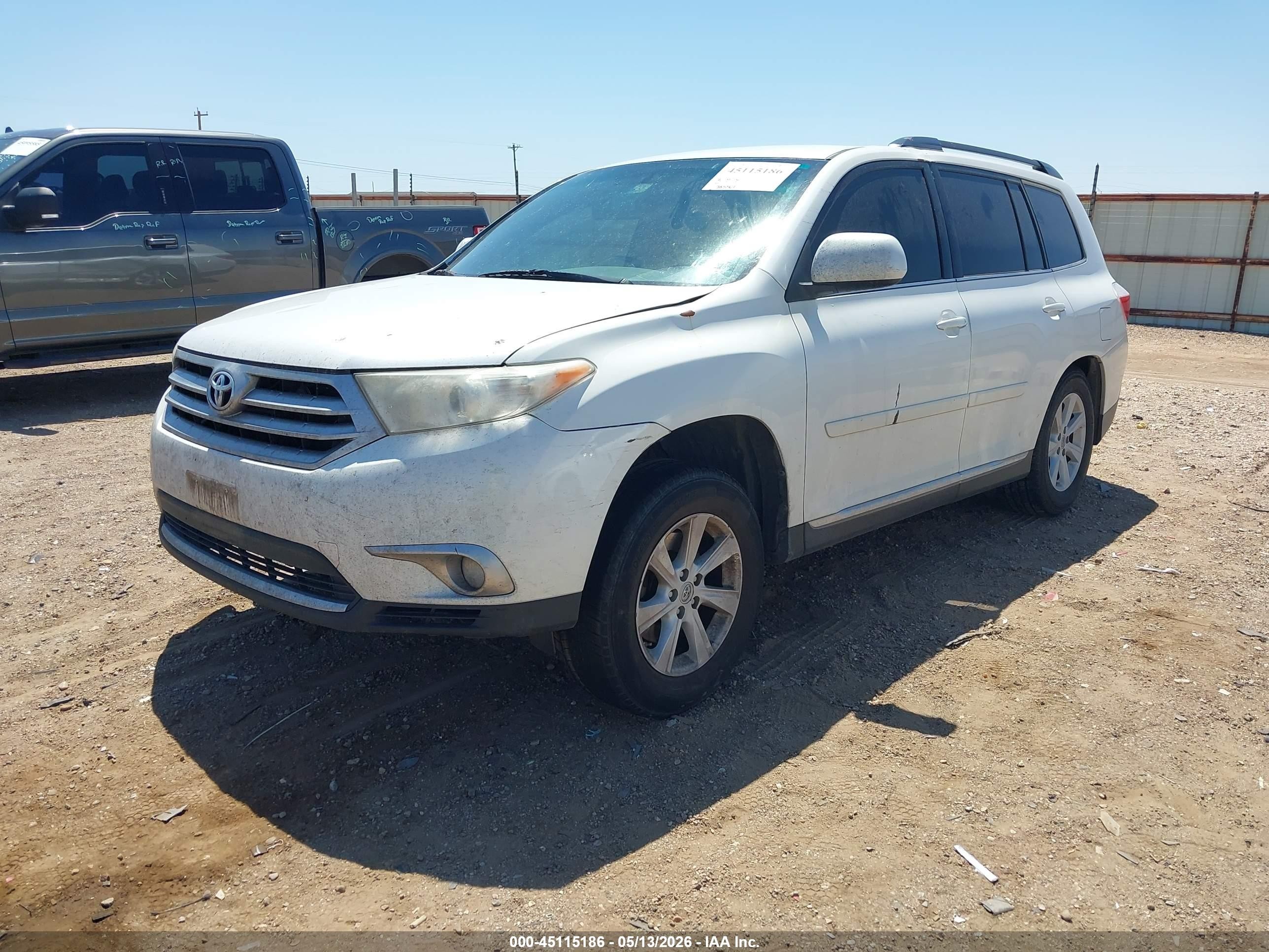 2012 Toyota Highlander Base V6 White vin: 5TDZK3EHXCS070477