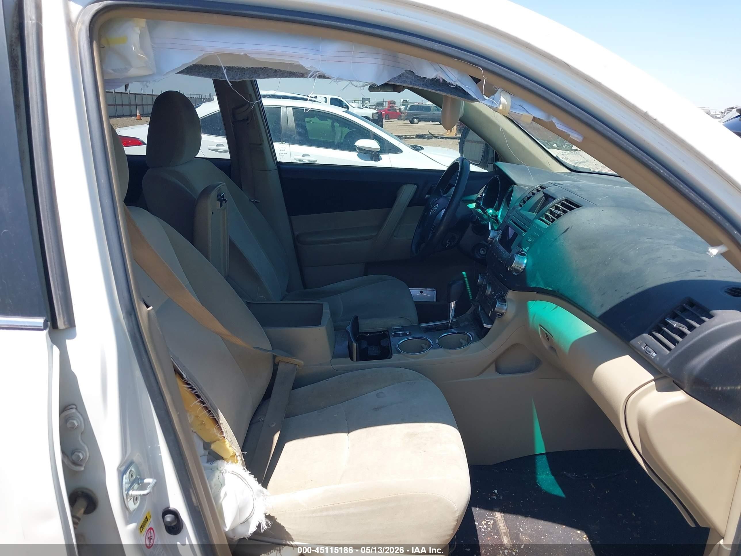 2012 Toyota Highlander Base V6 White vin: 5TDZK3EHXCS070477