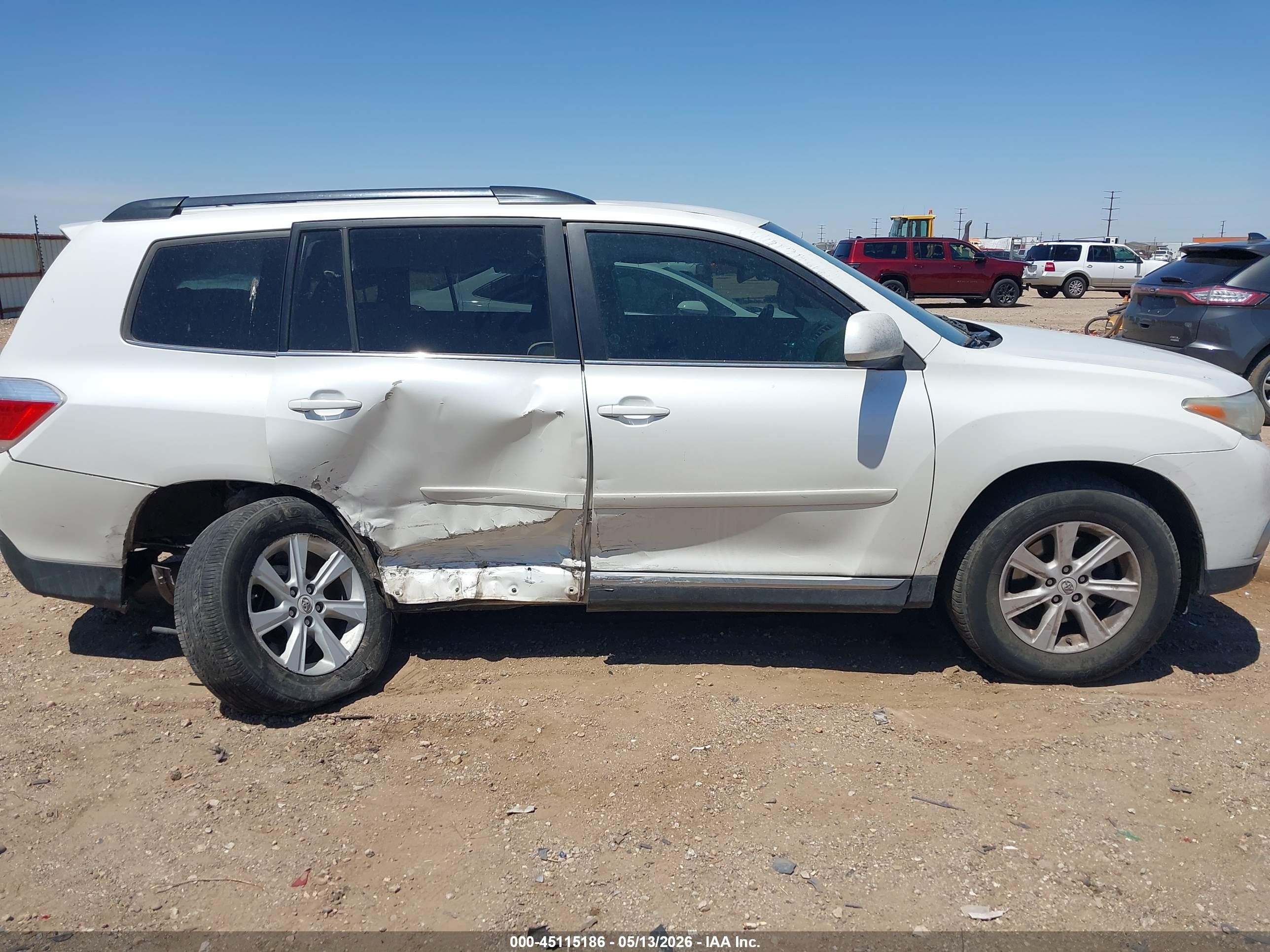 2012 Toyota Highlander Base V6 White vin: 5TDZK3EHXCS070477
