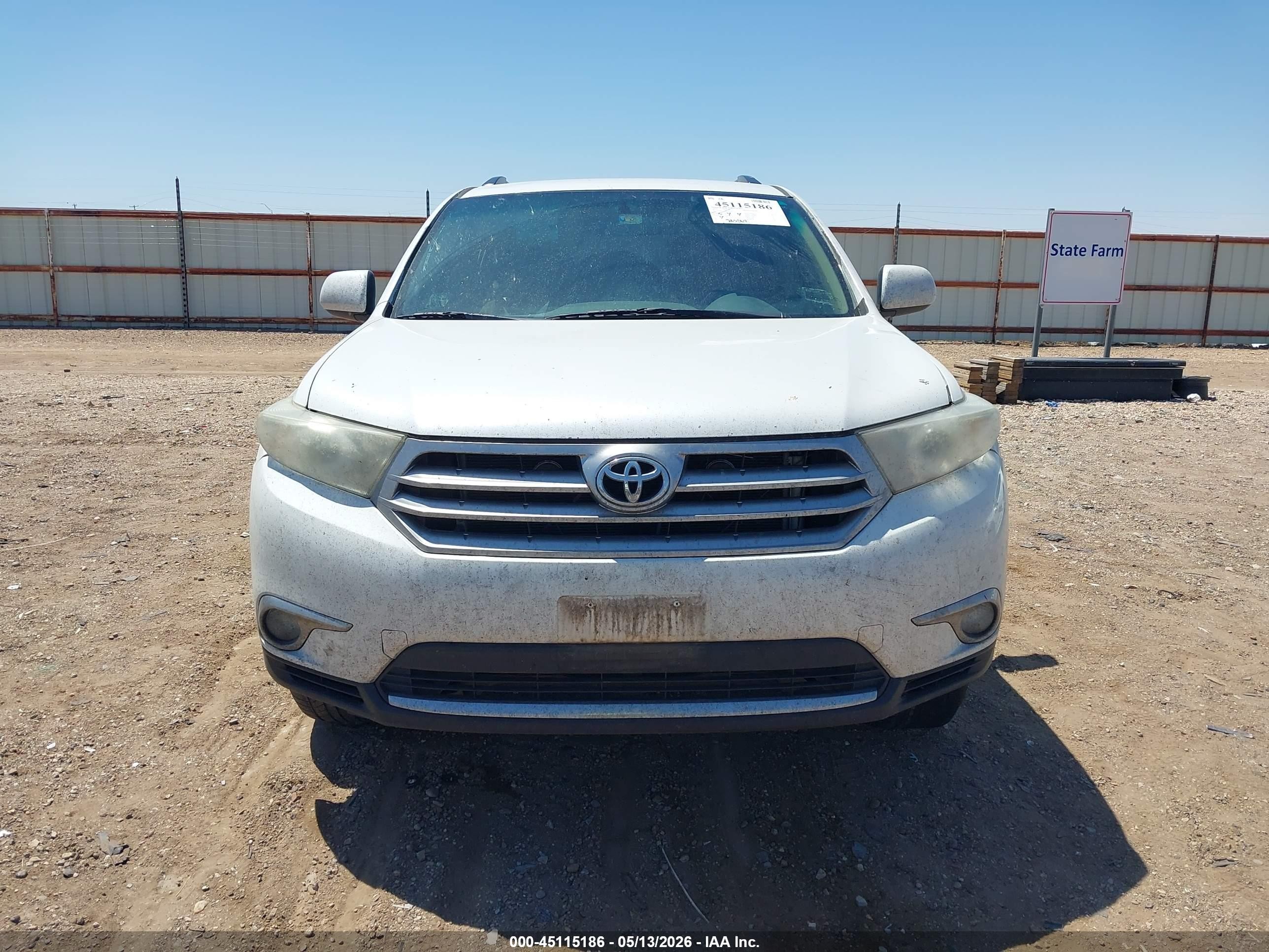 2012 Toyota Highlander Base V6 White vin: 5TDZK3EHXCS070477