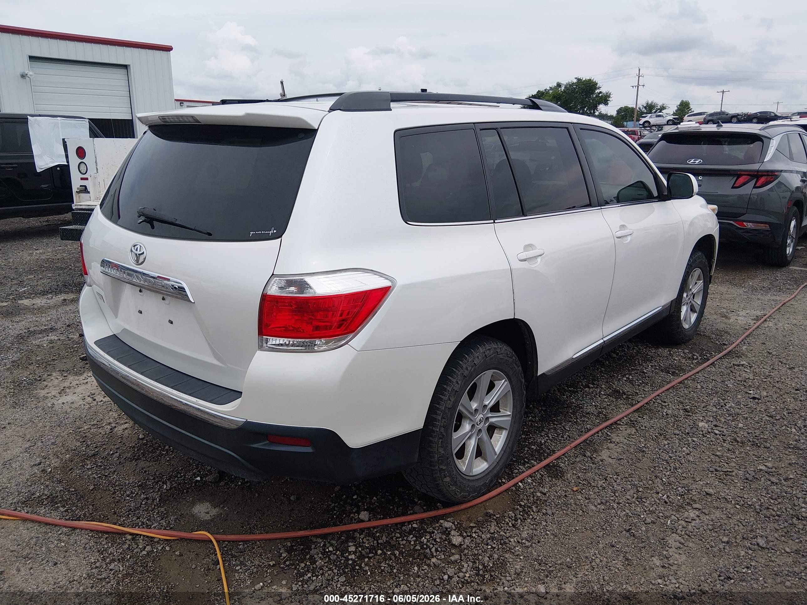 2013 Toyota Highlander Base Plus V6 Белый vin: 5TDZK3EHXDS089855