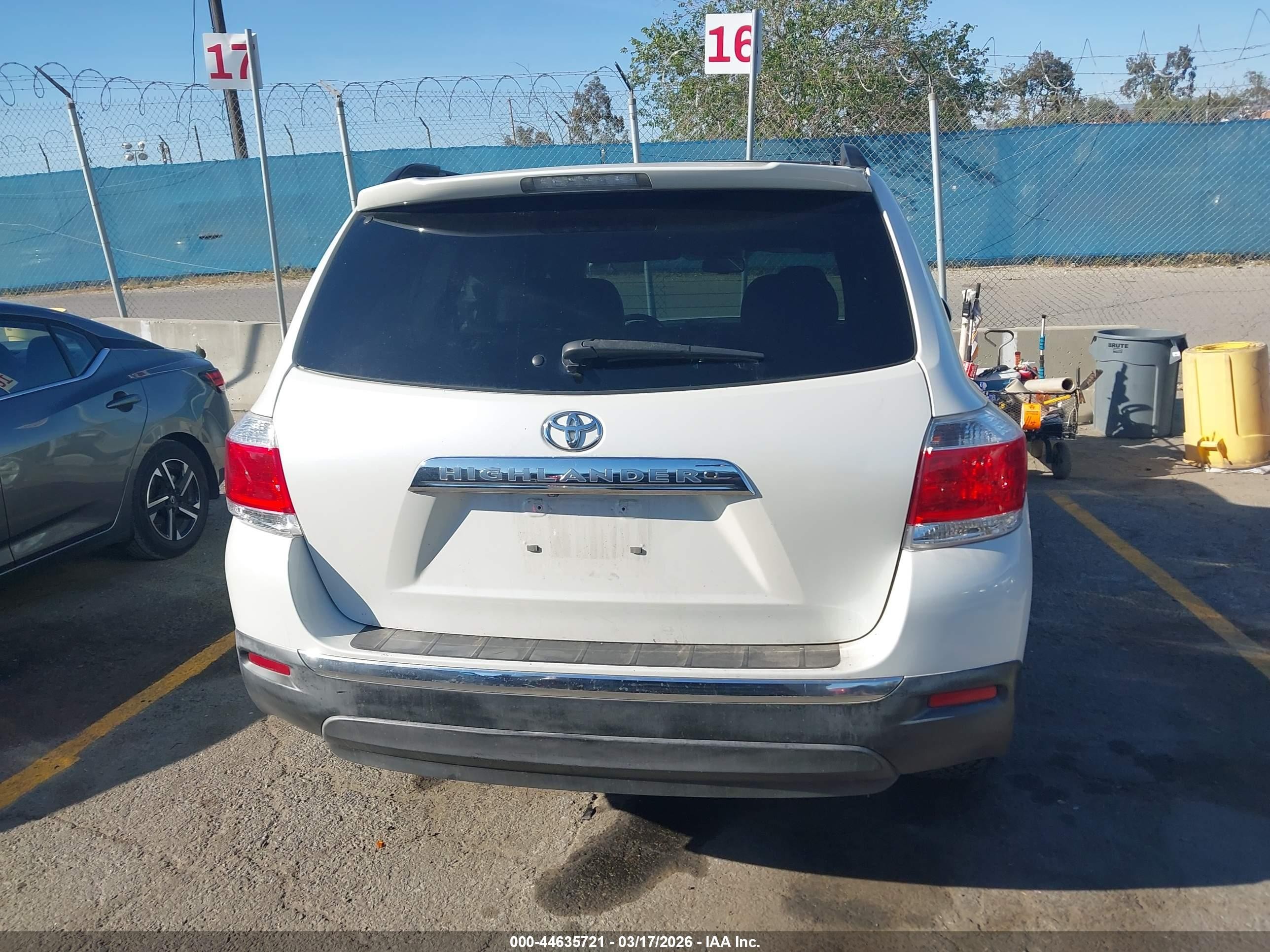 2013 Toyota Highlander Se V6 White vin: 5TDZK3EHXDS090729
