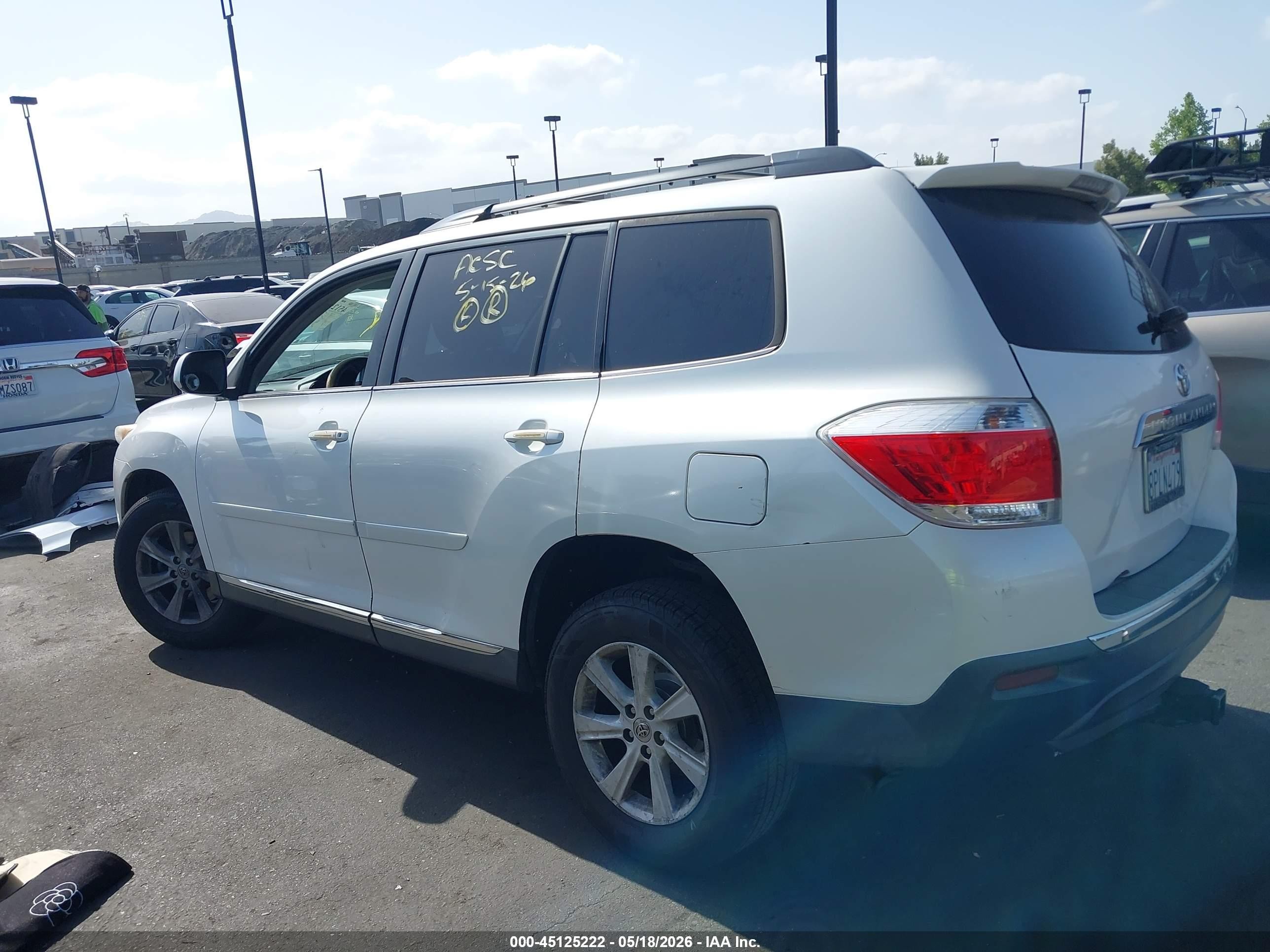 2013 Toyota Highlander Base Plus V6 White vin: 5TDZK3EHXDS117265