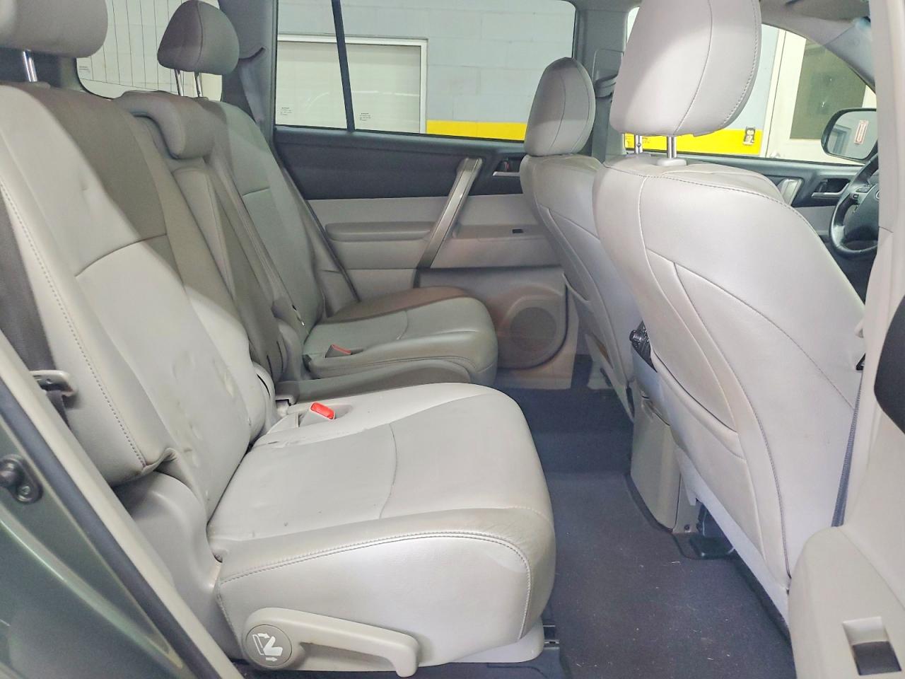 2013 Toyota Highlander Se Серый vin: 5TDZK3EHXDS117329