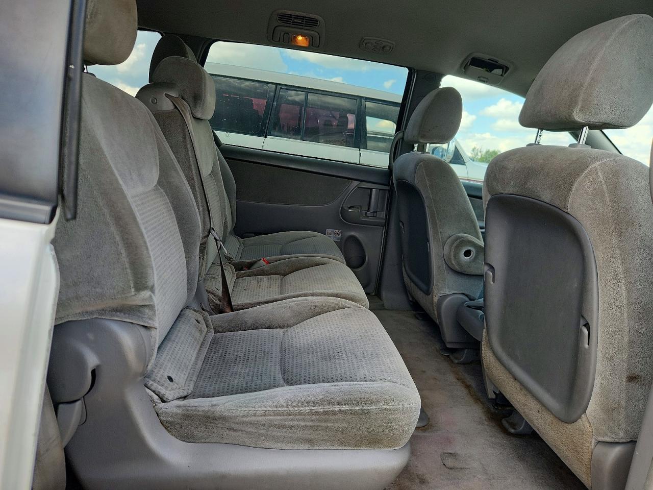 2010 Toyota Sienna Ce White vin: 5TDZK4CC3AS338201