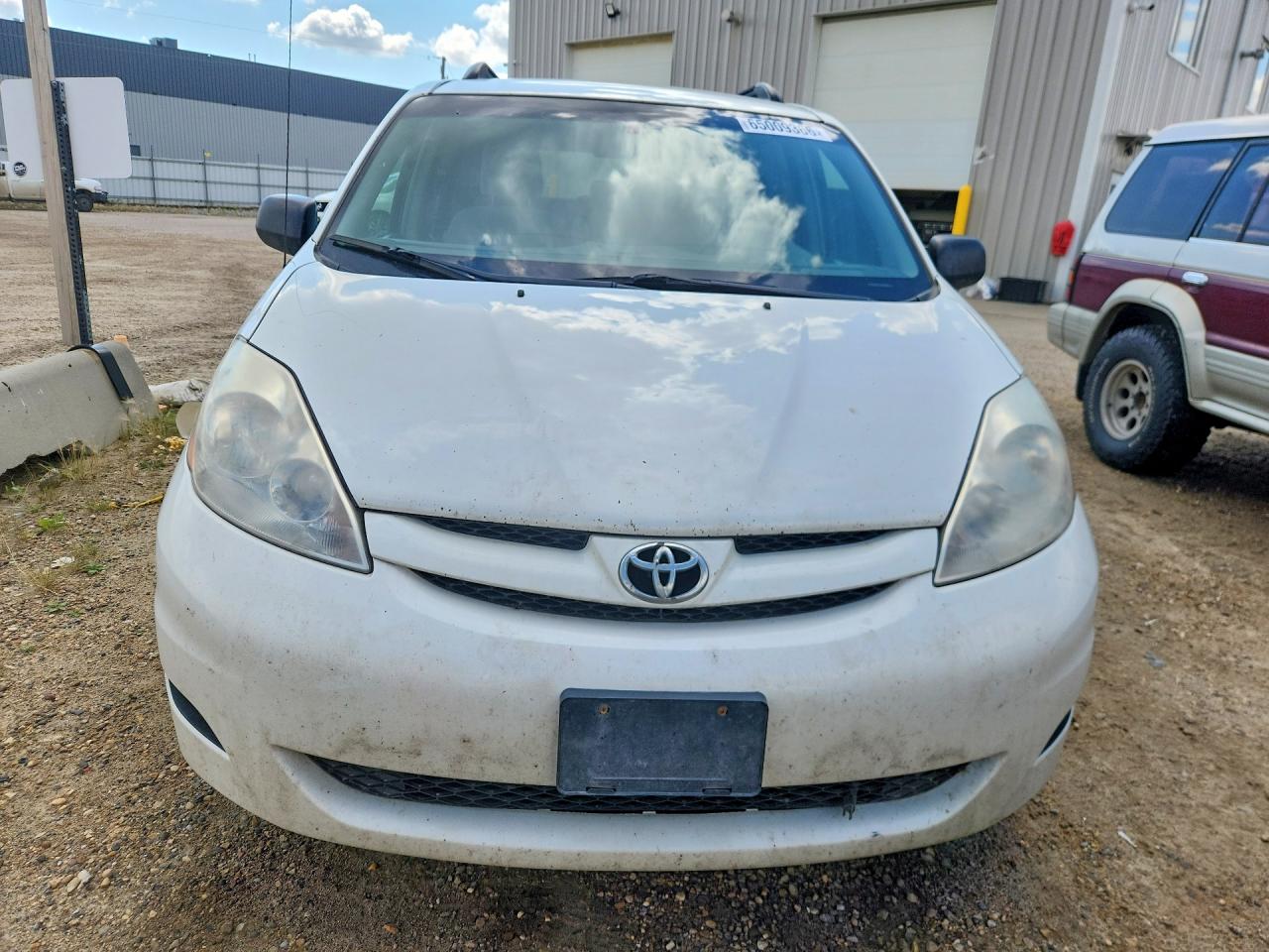 2010 Toyota Sienna Ce White vin: 5TDZK4CC3AS338201