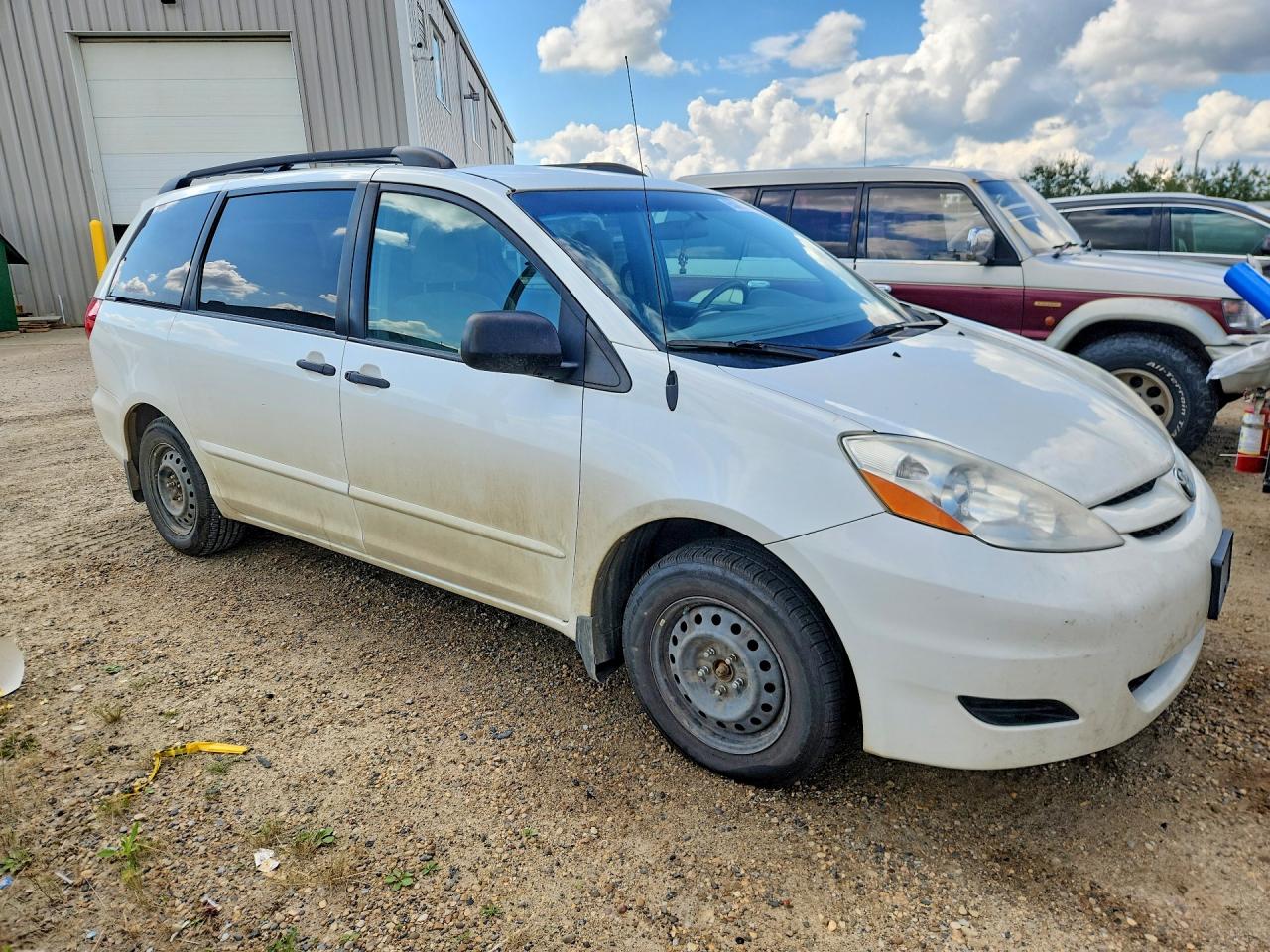 2010 Toyota Sienna Ce White vin: 5TDZK4CC3AS338201