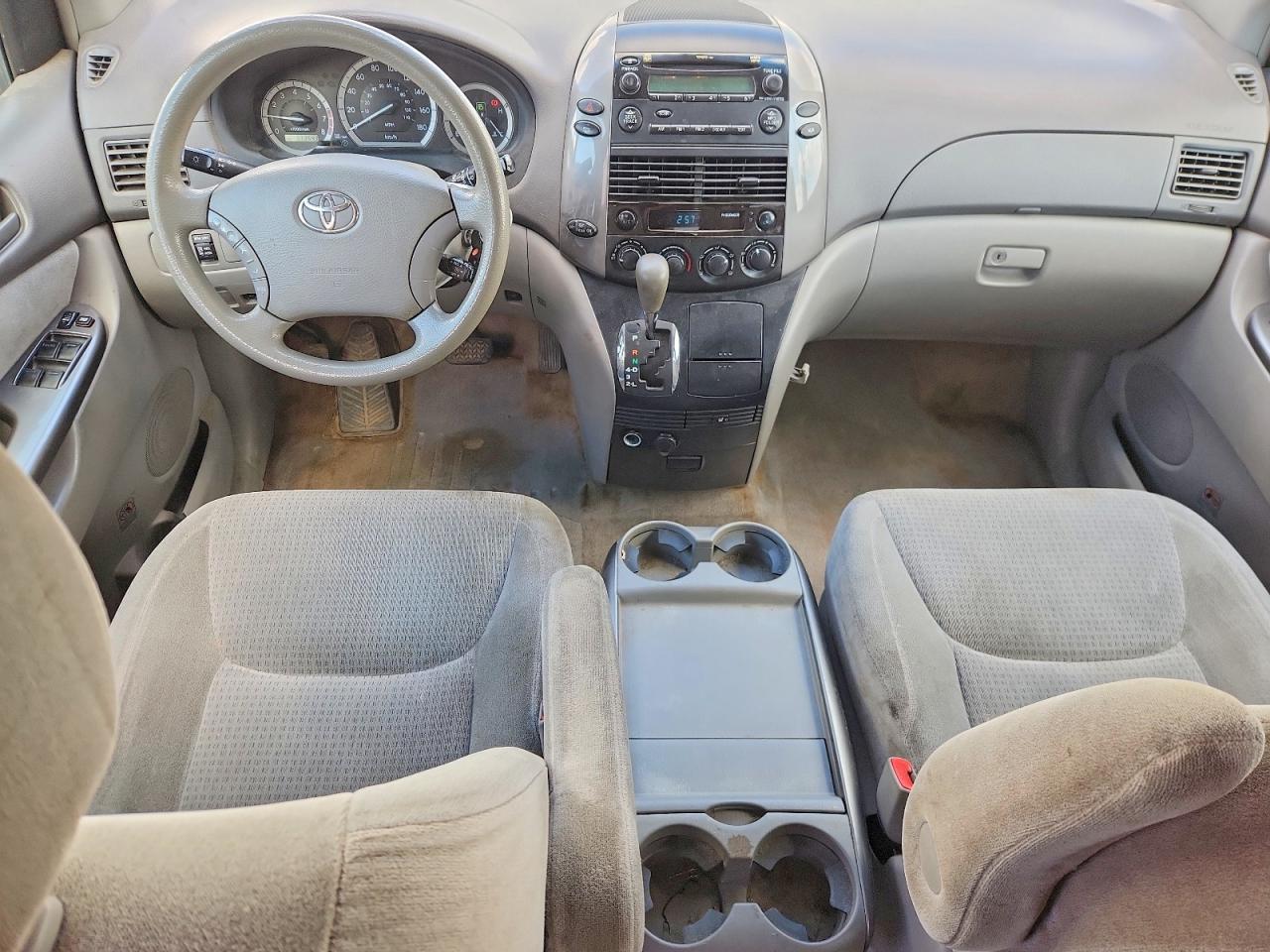 2010 Toyota Sienna Ce White vin: 5TDZK4CC3AS338201